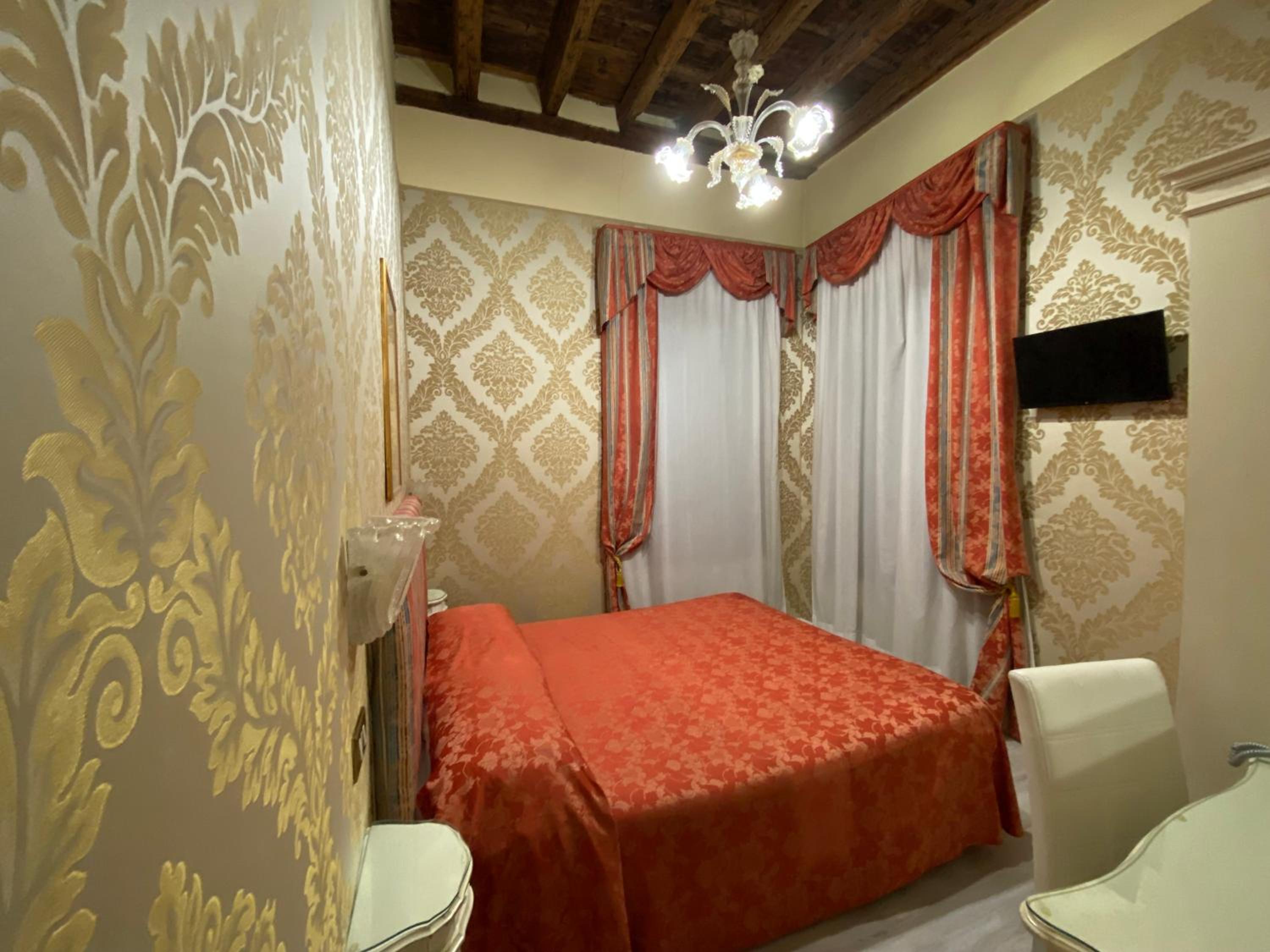 Small Double Room photo 3