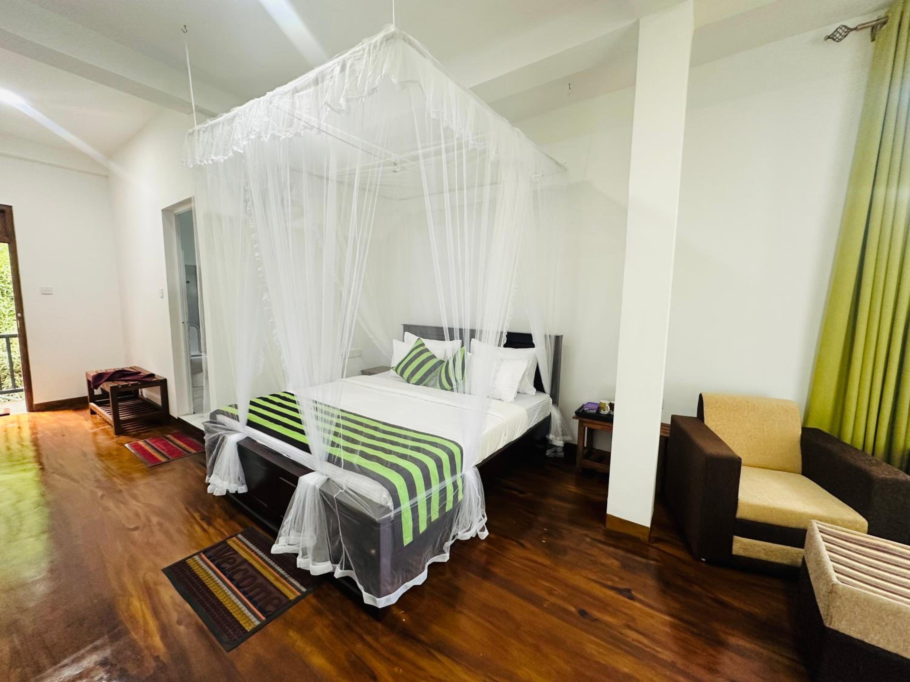 Deluxe Double Room with Balcony photo 3