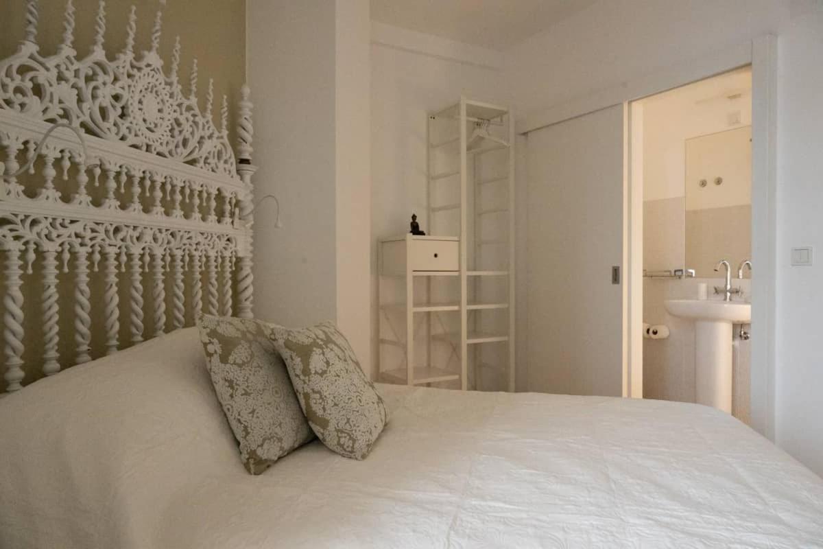 Deluxe Double Room with Balcony - Photo 2
