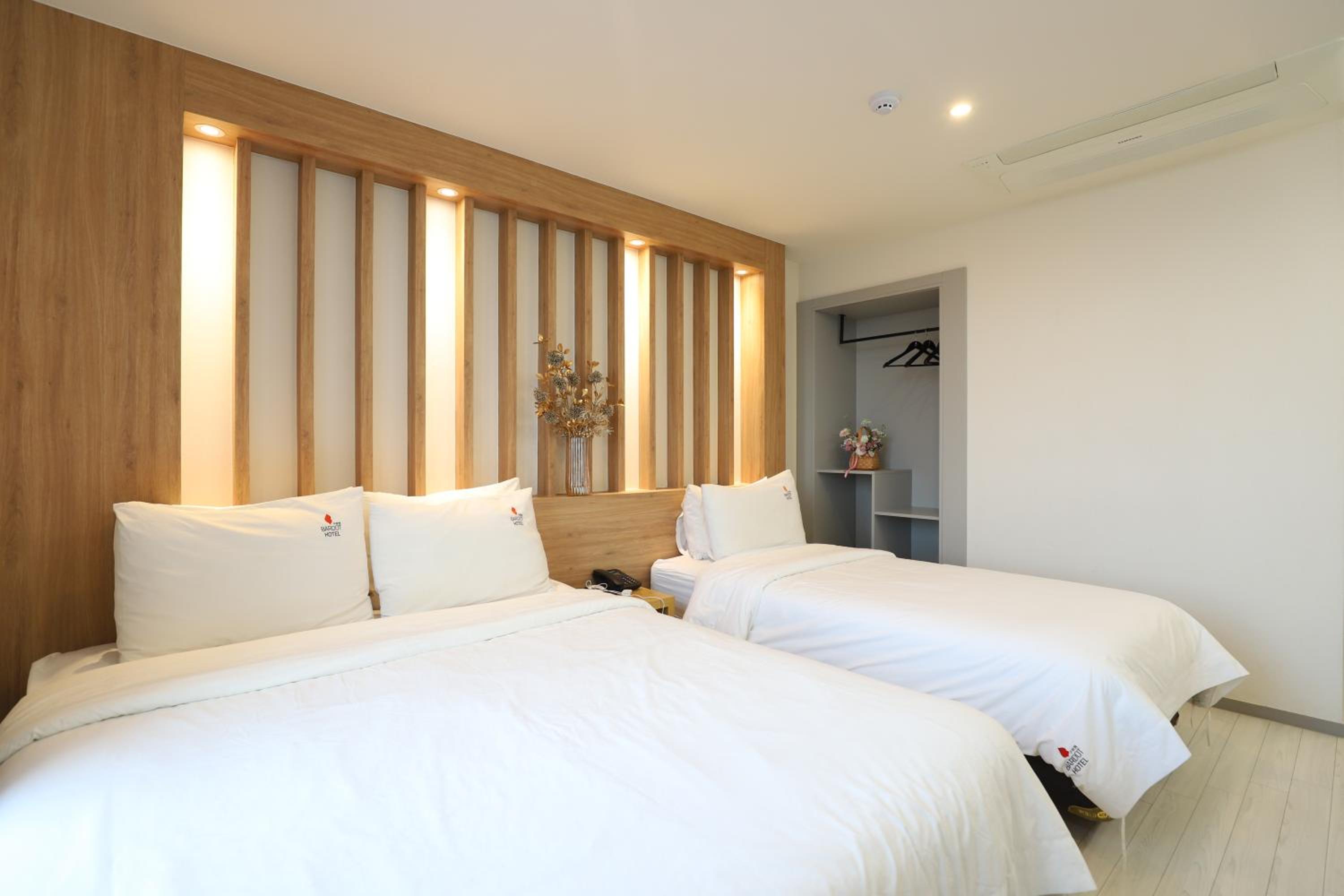 Deluxe Double or Twin Room with River View - Photo 2