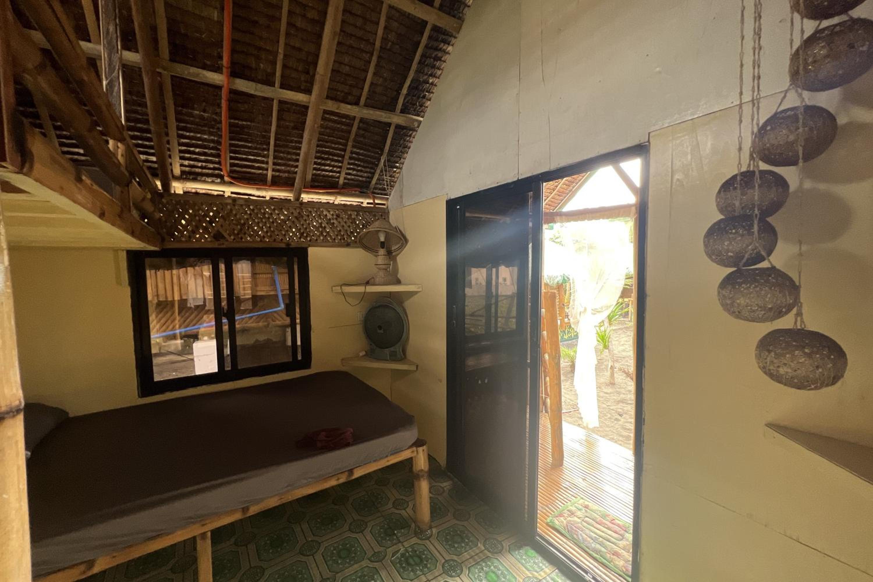 Basic Triple Room With Shared Bathroom photo 3