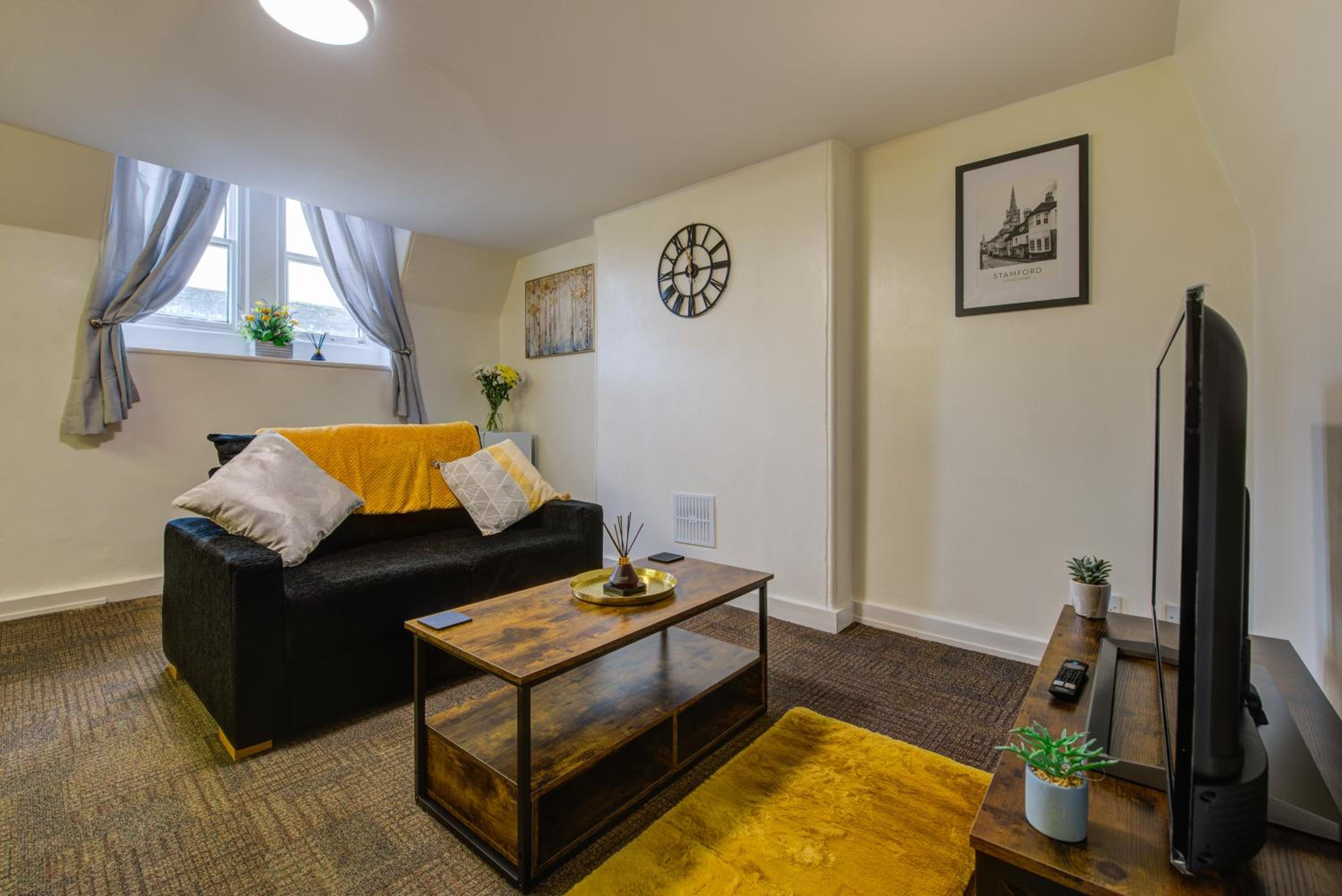 One-Bedroom Apartment photo 2