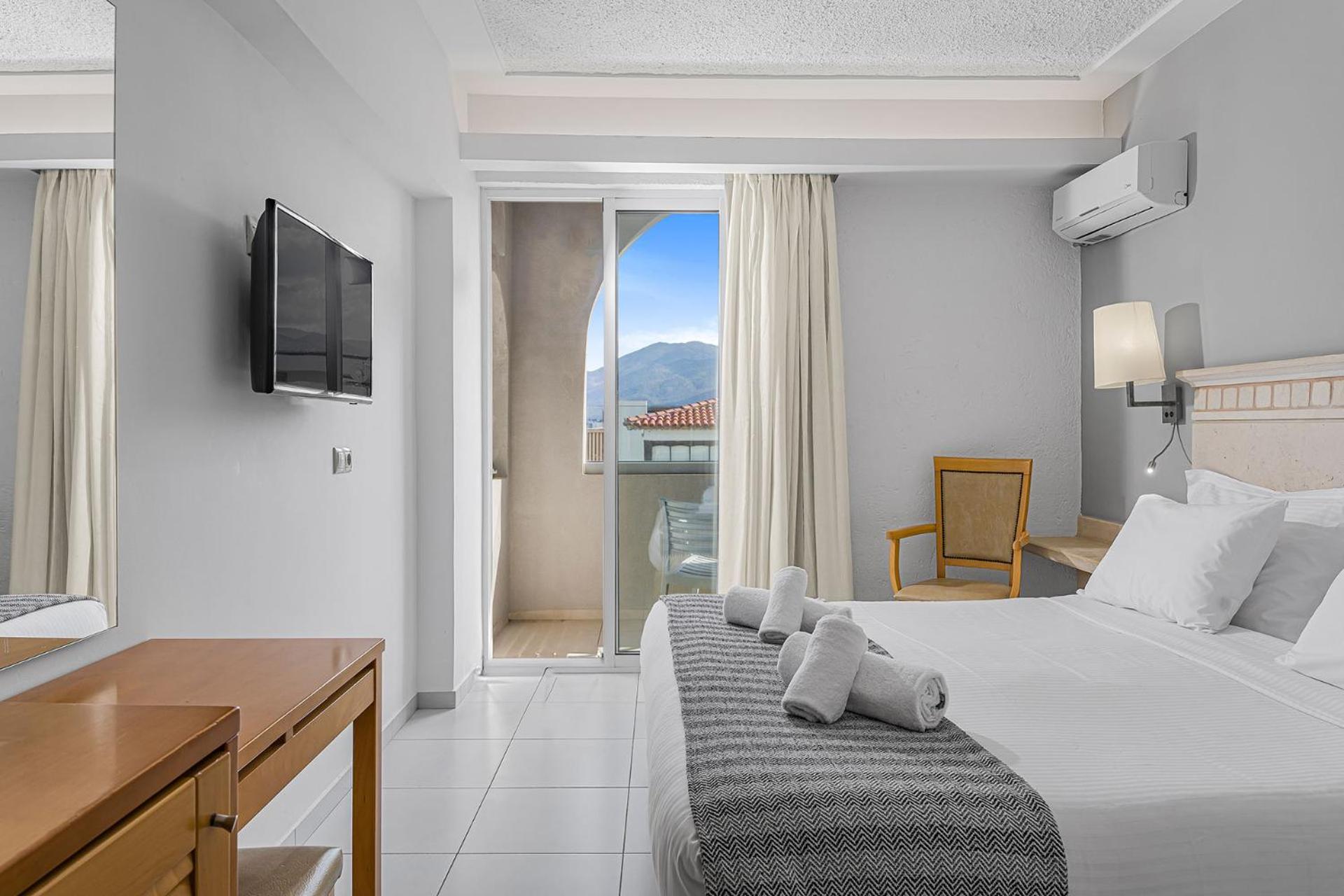 Double Room with Garden or Mountain View