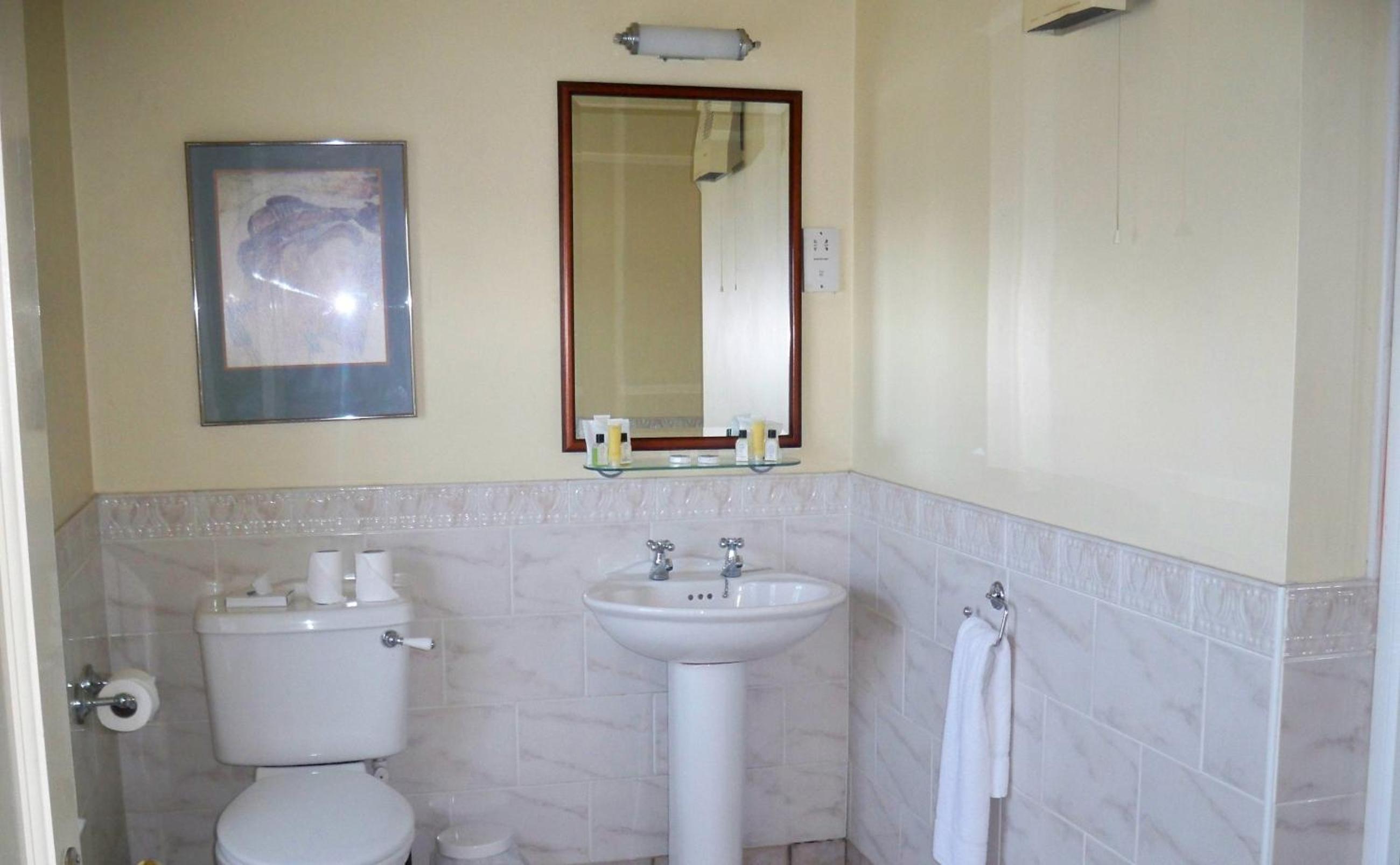Twin Room - Photo 5