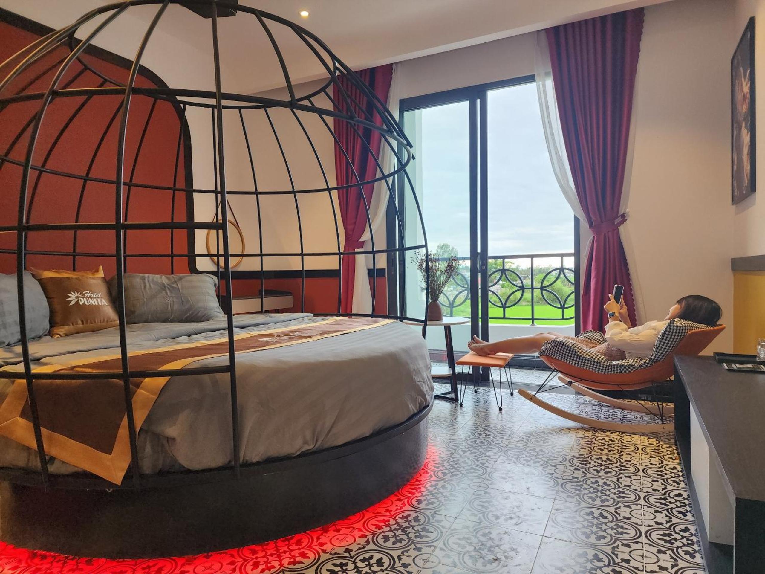 Deluxe King Room photo 2