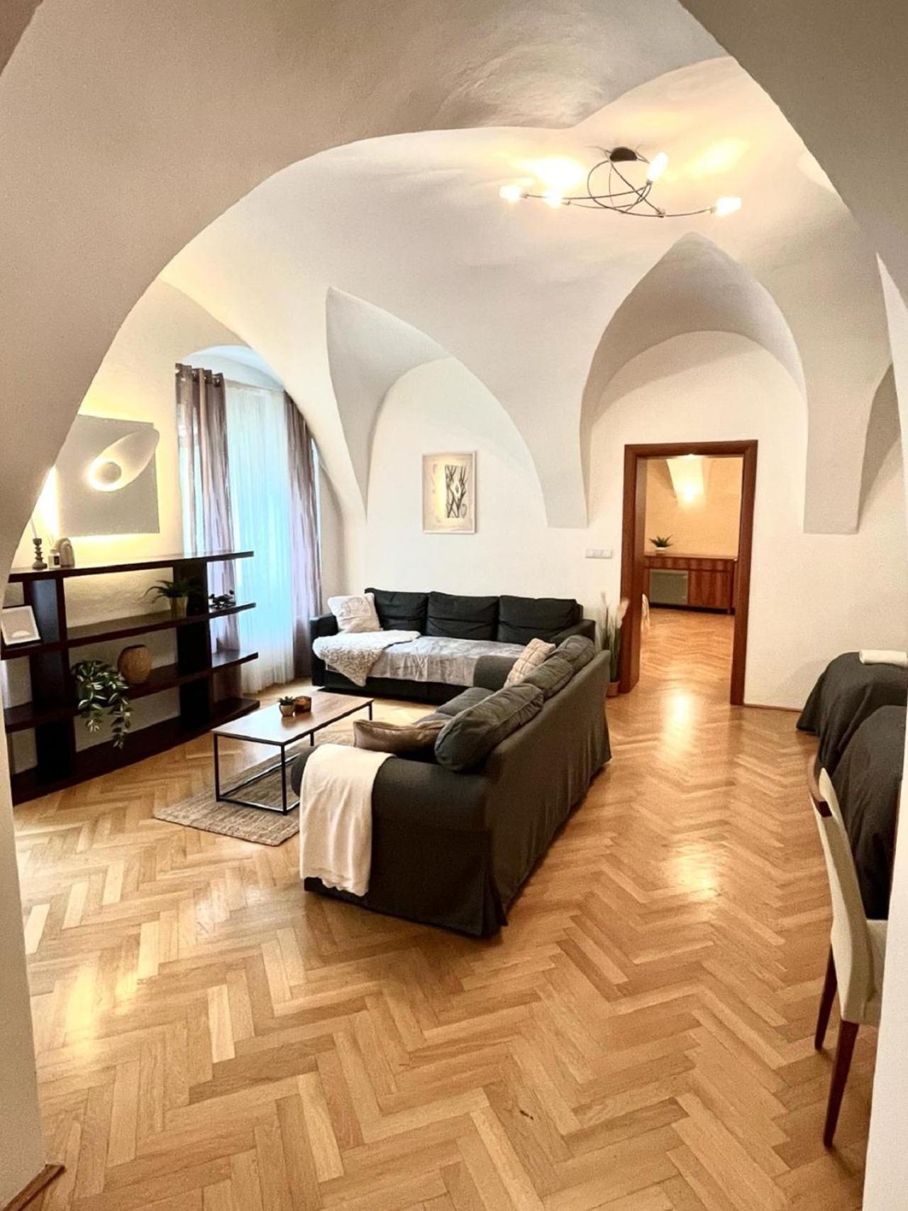 Two-Bedroom Apartment - Photo 20