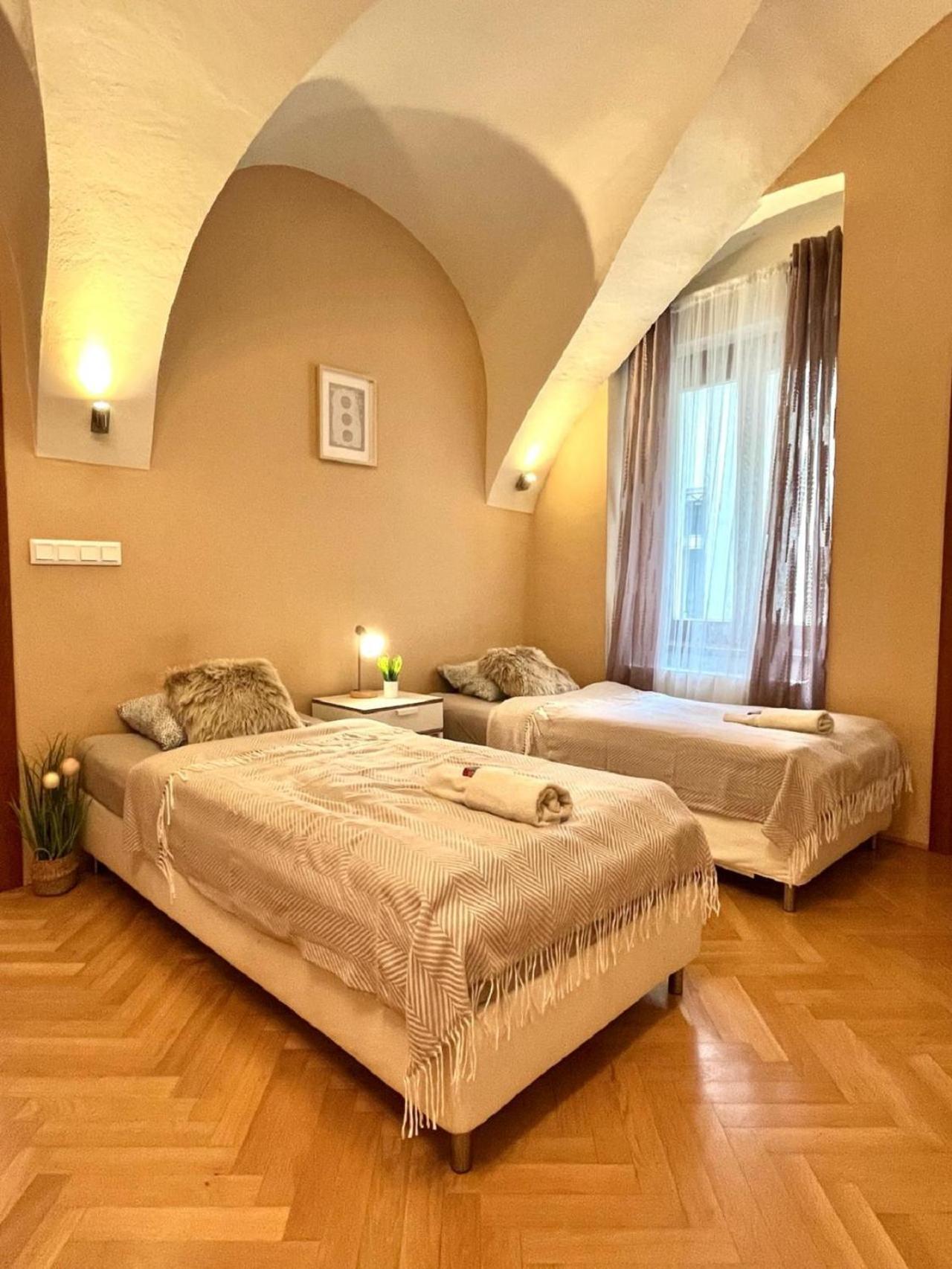 Two-Bedroom Apartment - Photo 21