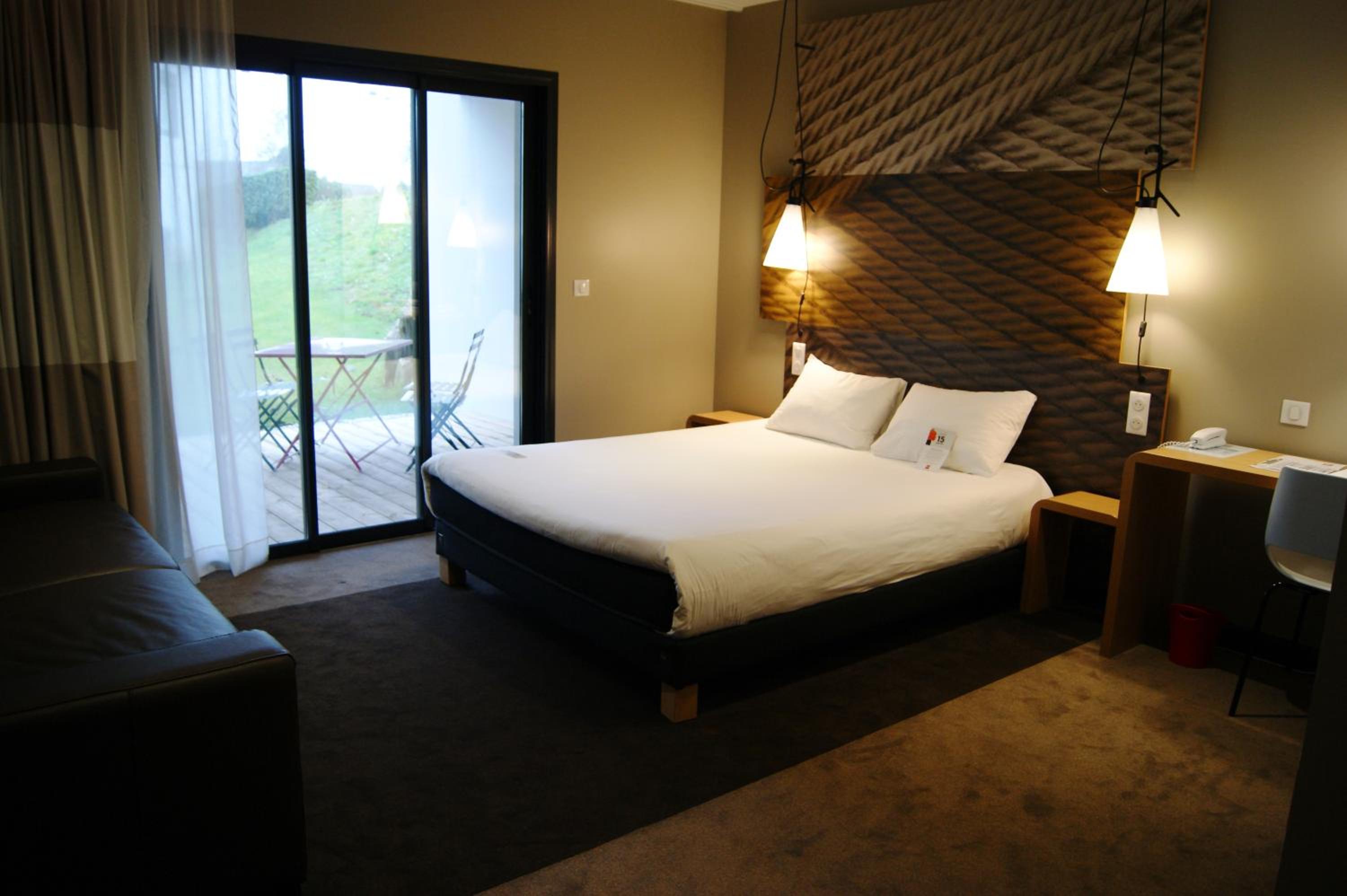 Superior Family Room - Photo 6