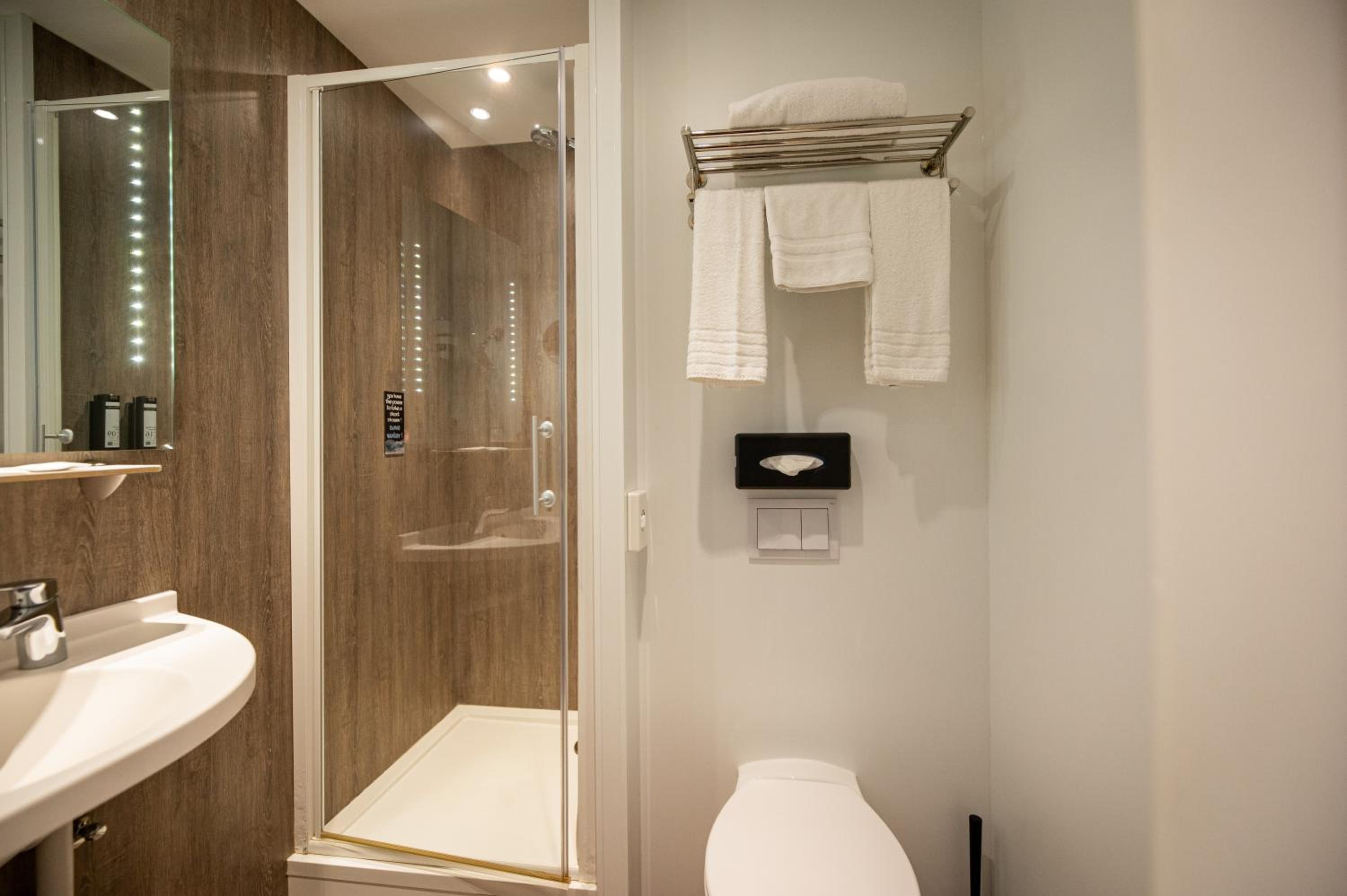 Double Room - Photo 9