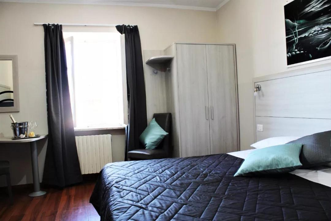 Double Room - Photo 2