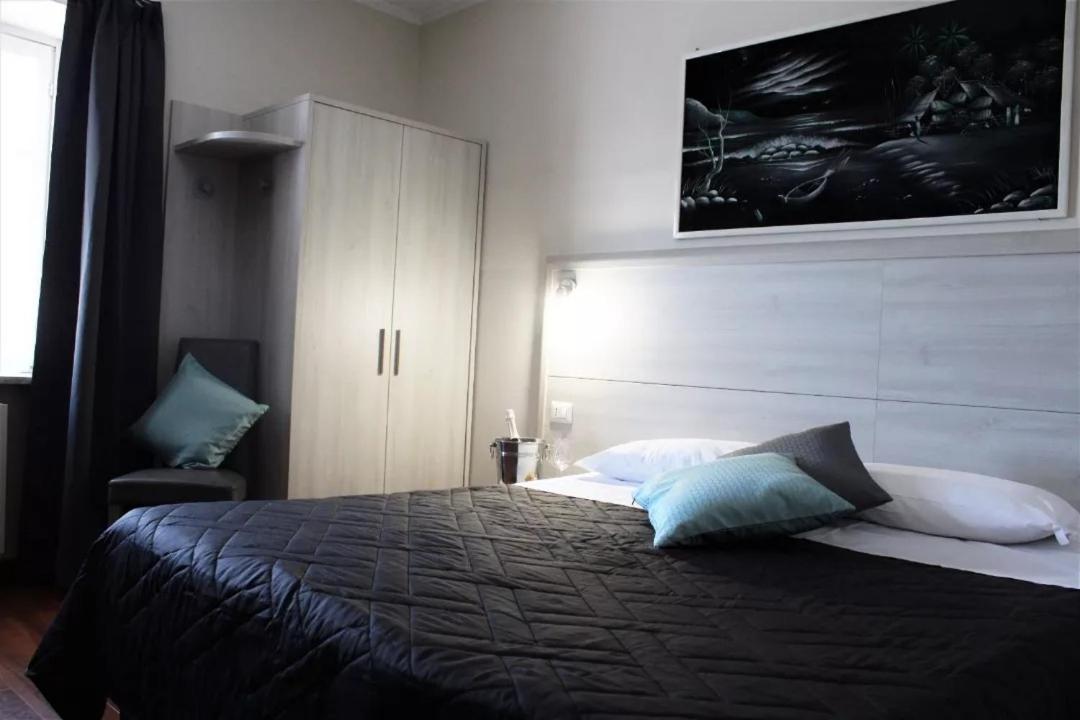 Double Room - Photo 6