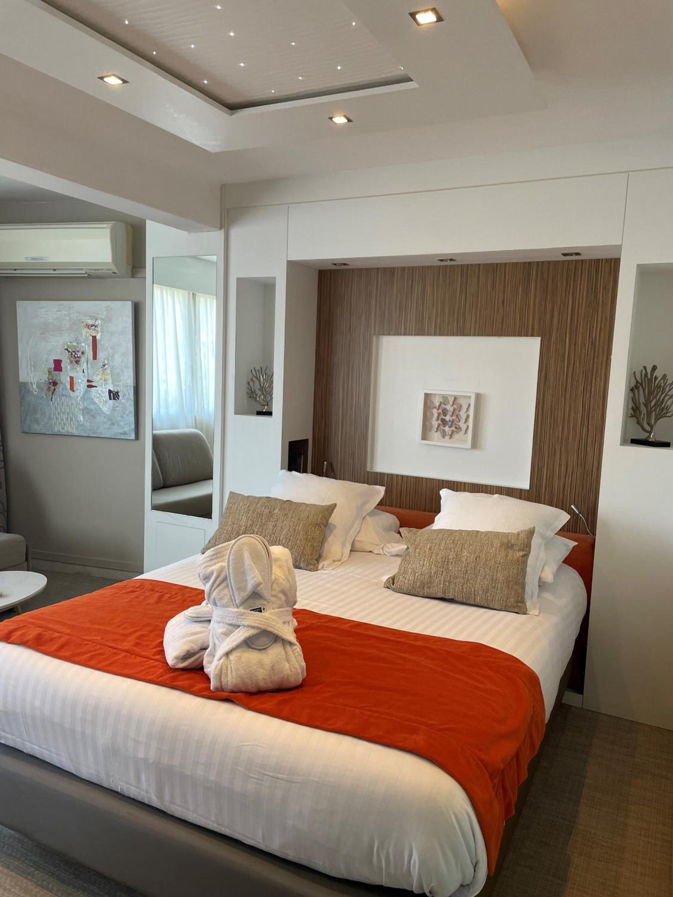 Superior Queen Room with Sofa Bed and Sea View photo 1
