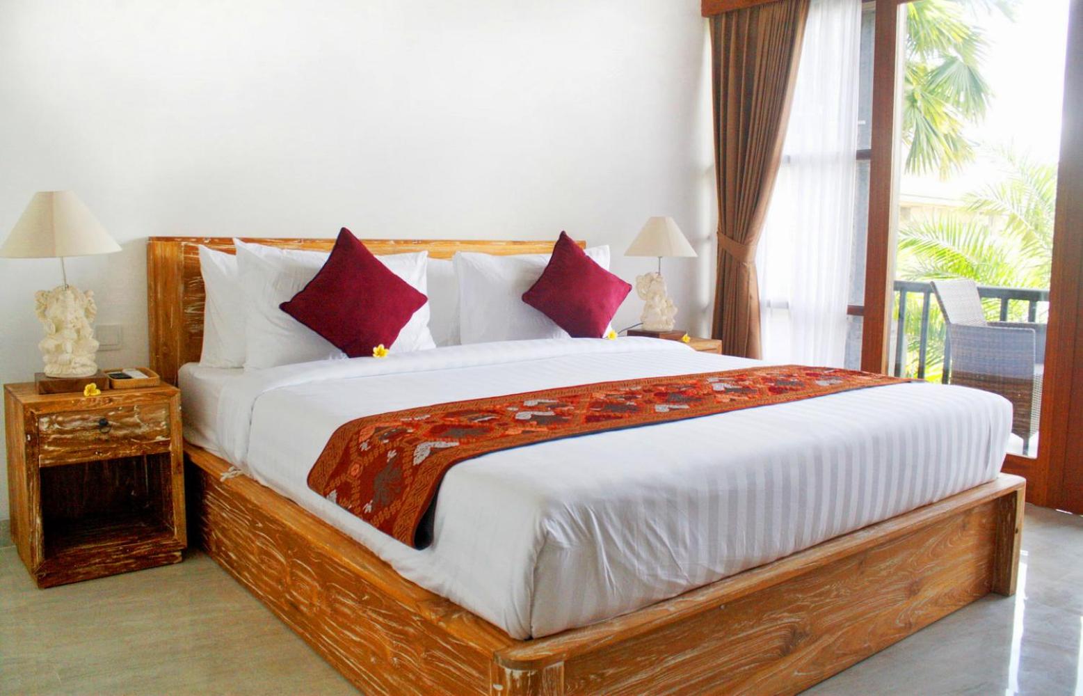 Deluxe Double Room with Balcony - Photo 9