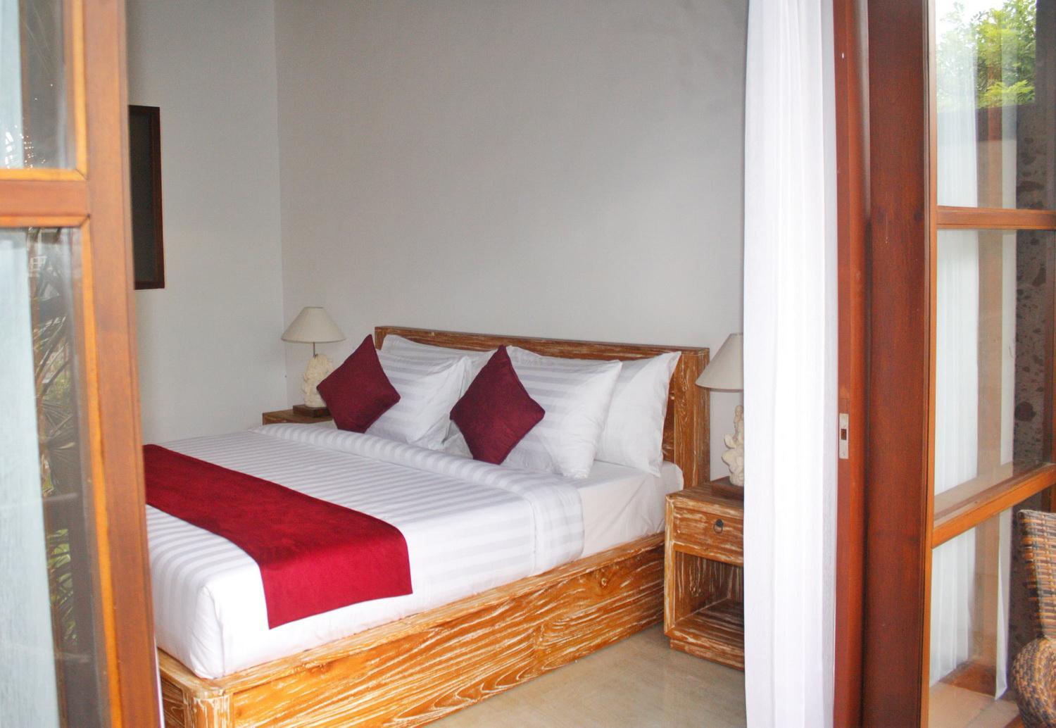 Deluxe Double Room with Balcony - Photo 8