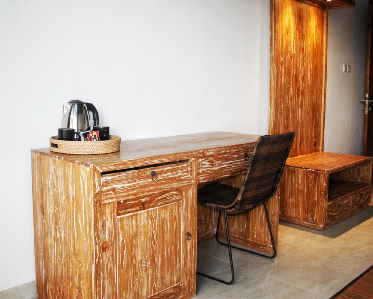 Deluxe Double Room with Balcony - Photo 5