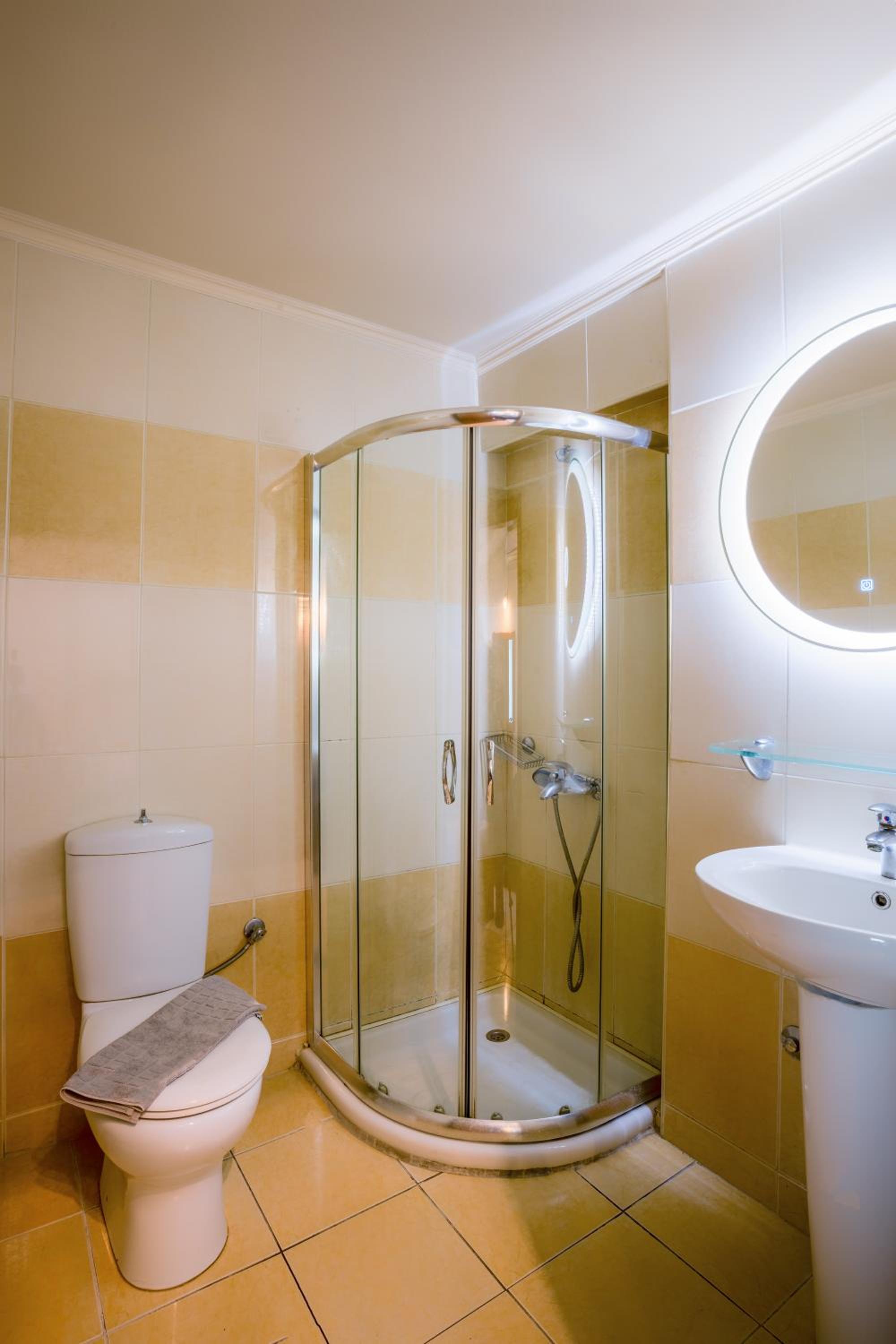 Double Room - Photo 8
