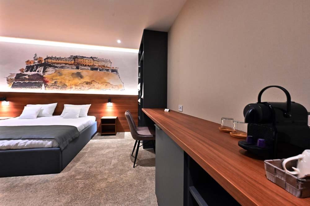 Deluxe King Studio with Free Parking photo 2