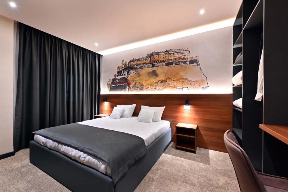 Deluxe King Studio with Free Parking photo 3