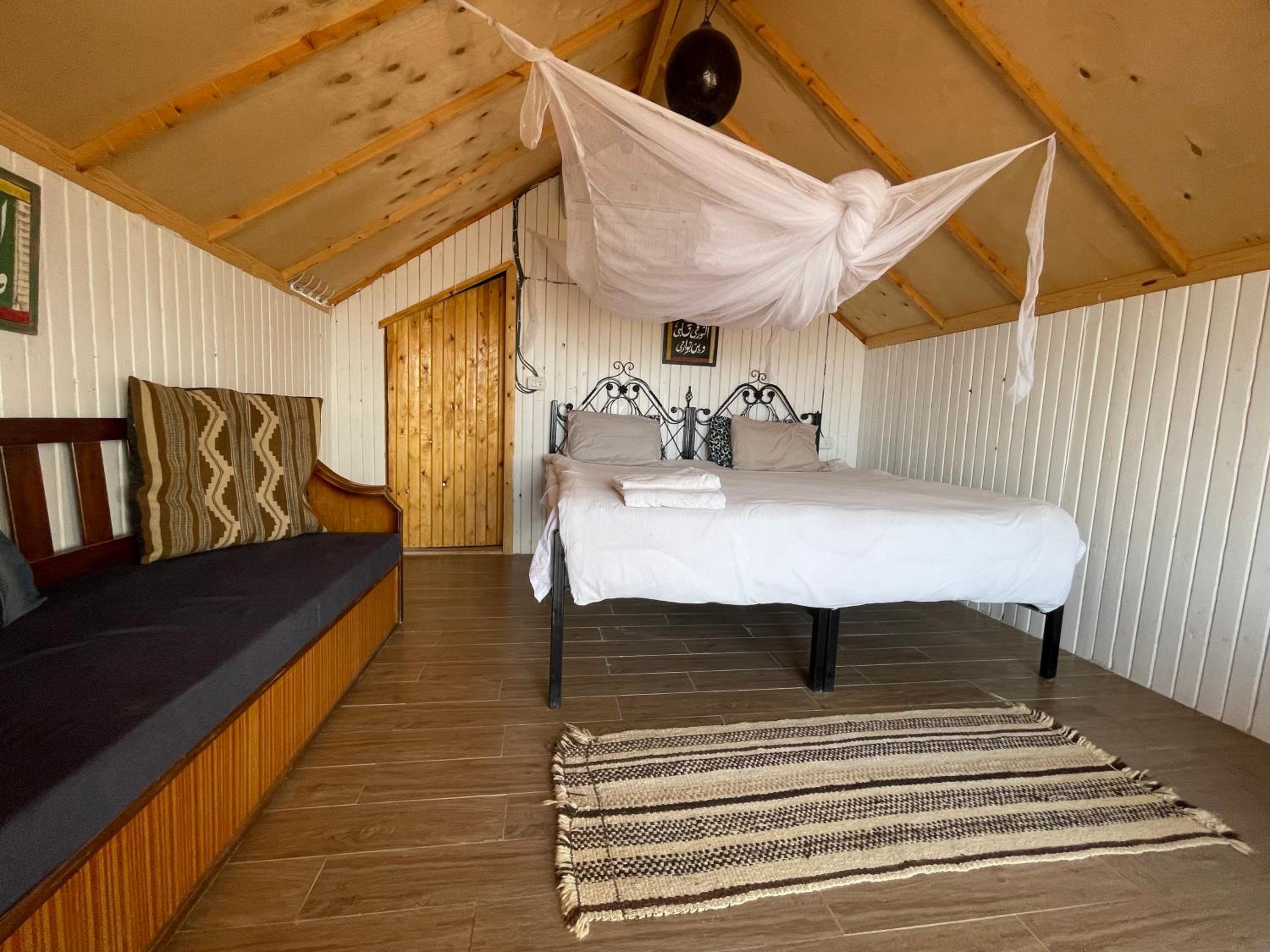 Deluxe Suite with Sea View - Photo 2