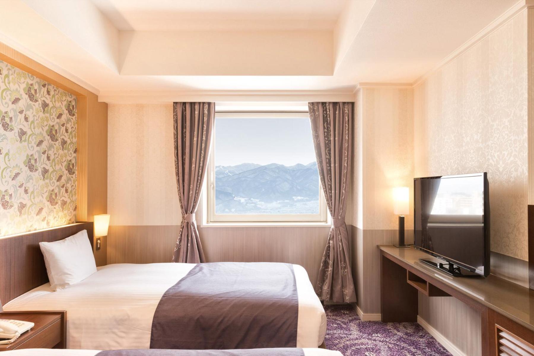 One-Bedroom Suite - Photo 6