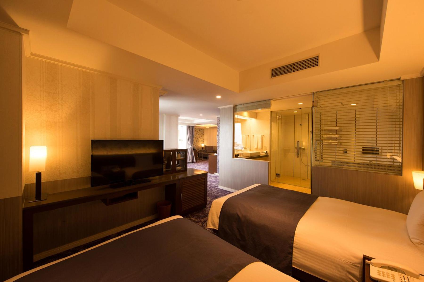 One-Bedroom Suite - Photo 4