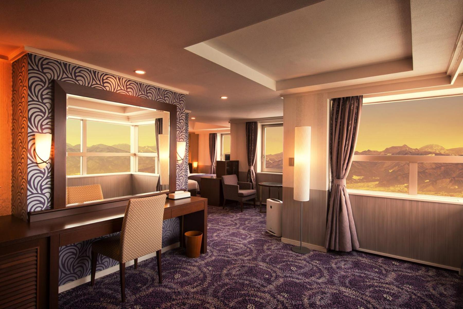One-Bedroom Suite - Photo 7