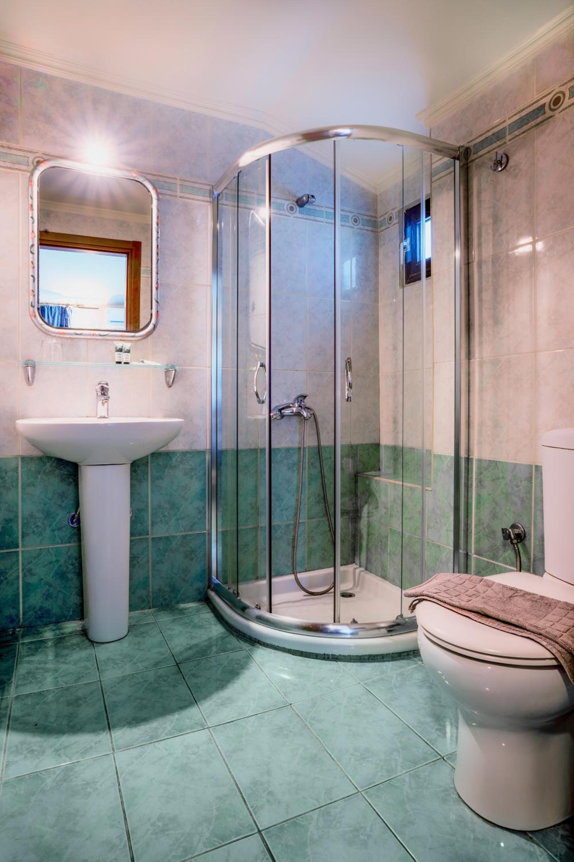 Double Room - Photo 18
