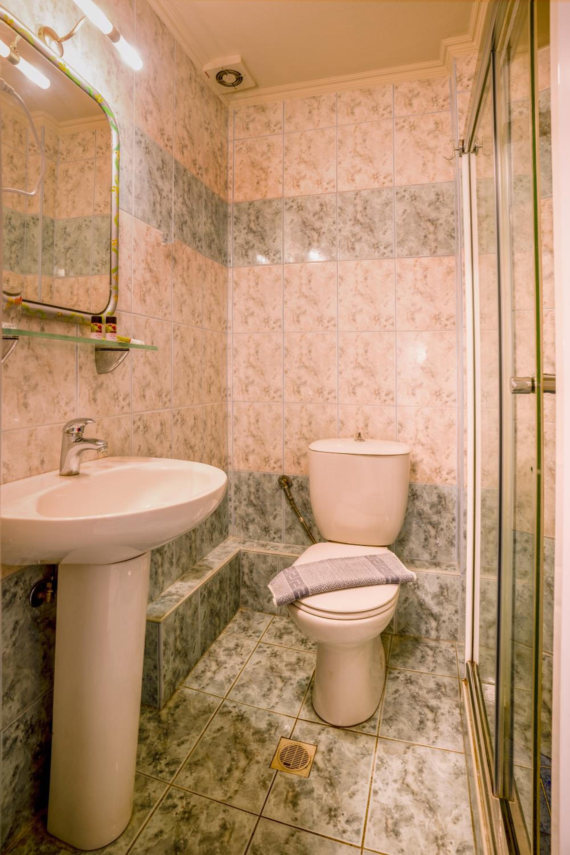 Double Room - Photo 19