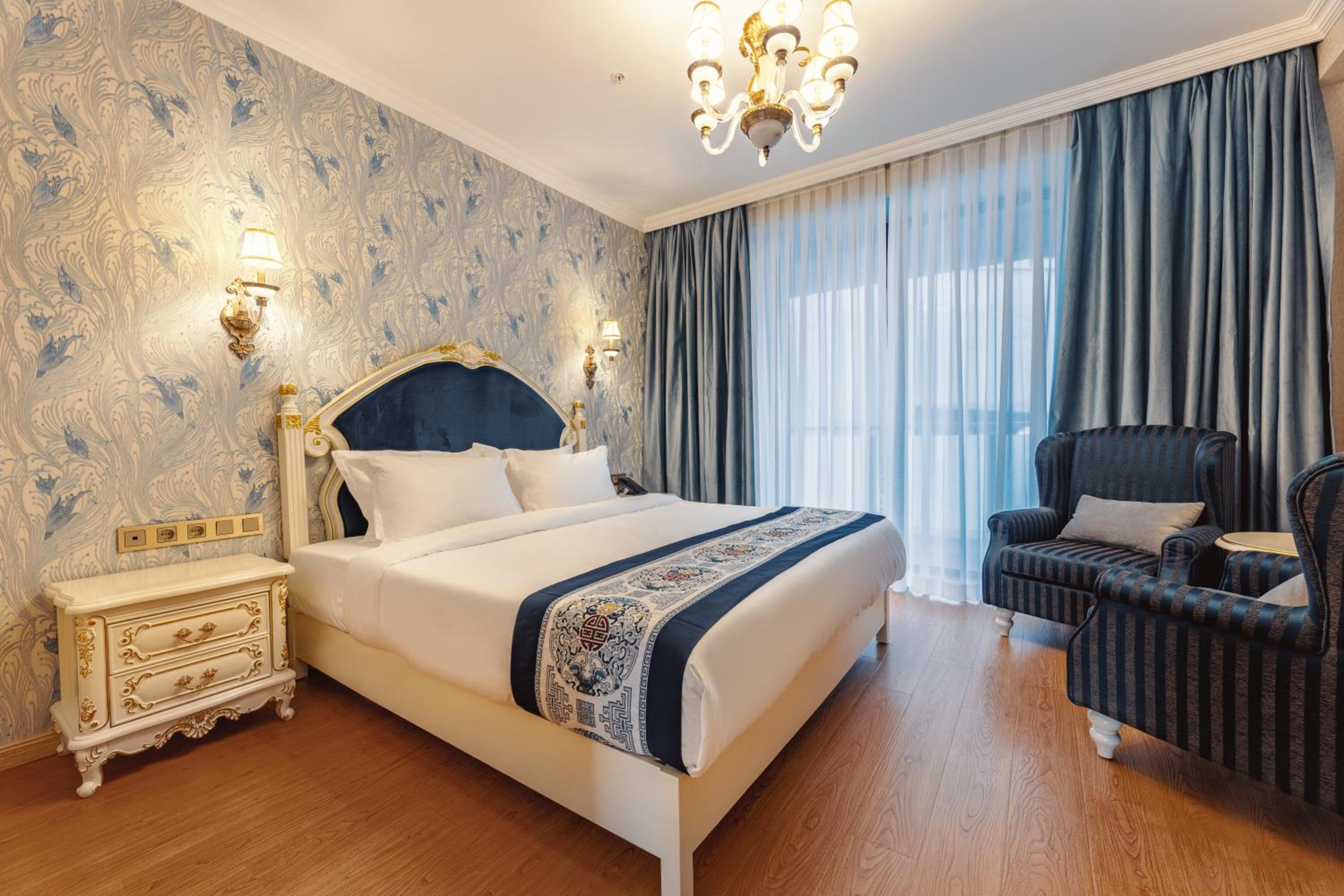 Double or Twin Room with City View - Photo 1