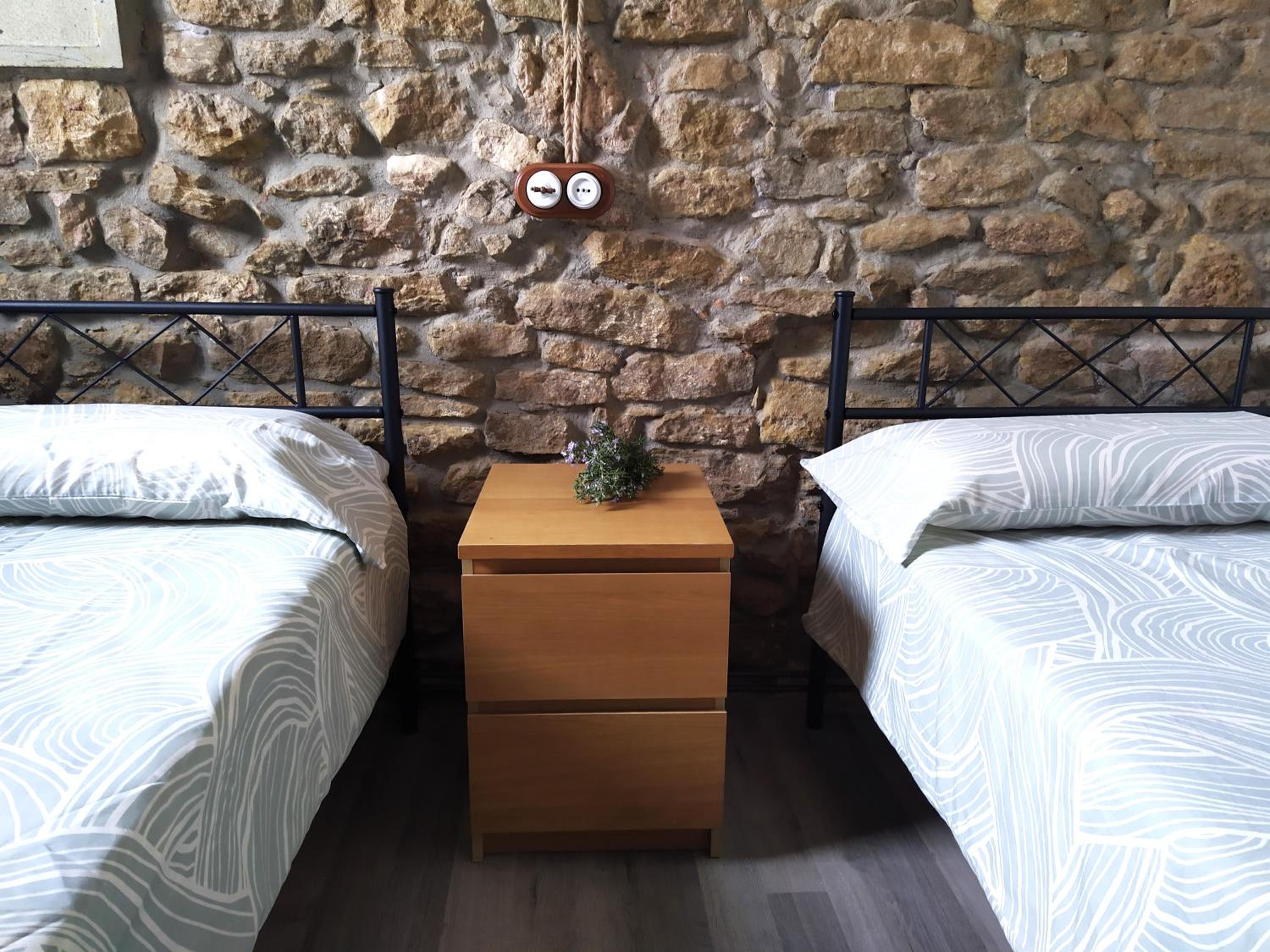 Six-Bedroom House photo 2