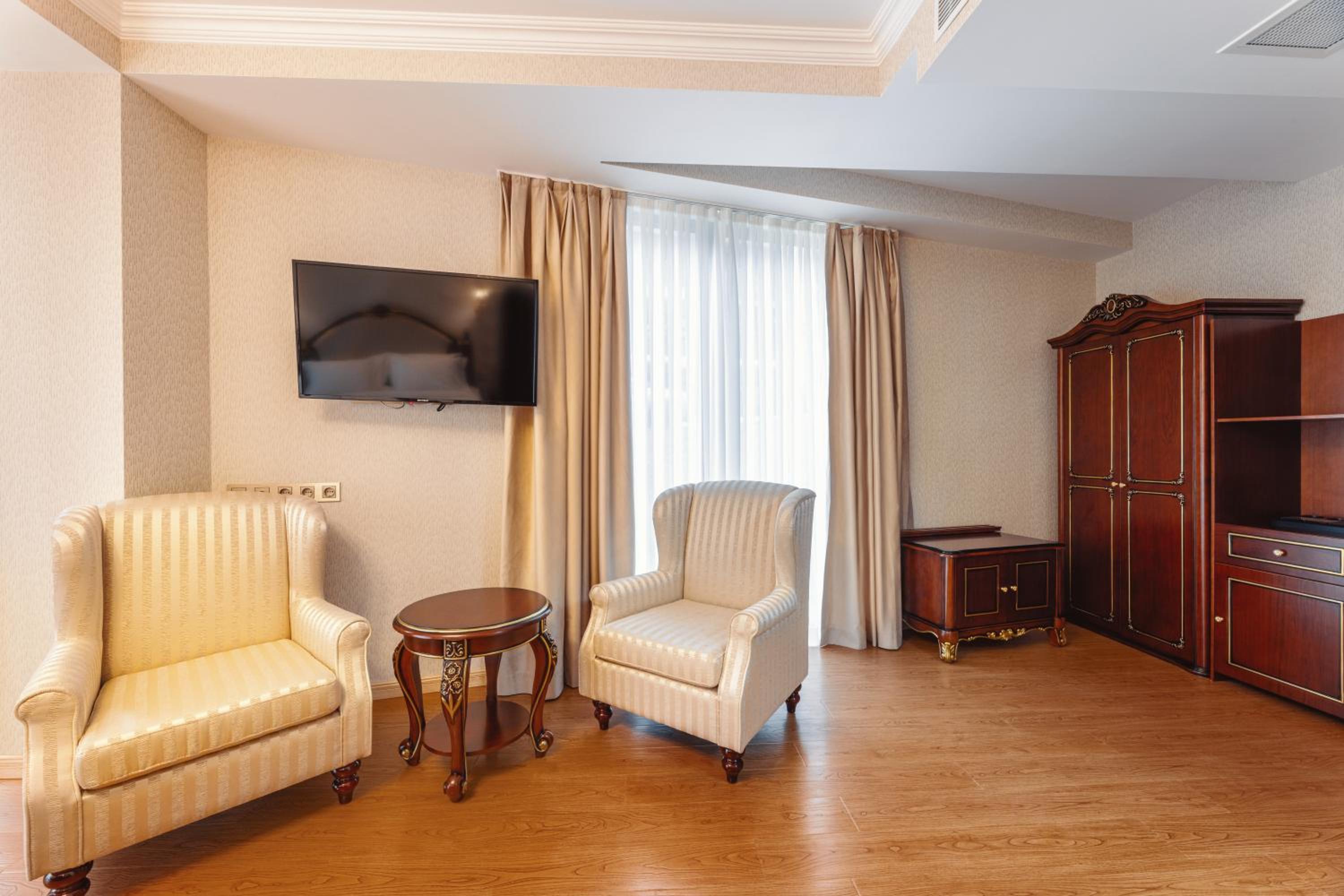 Family Room - Photo 7