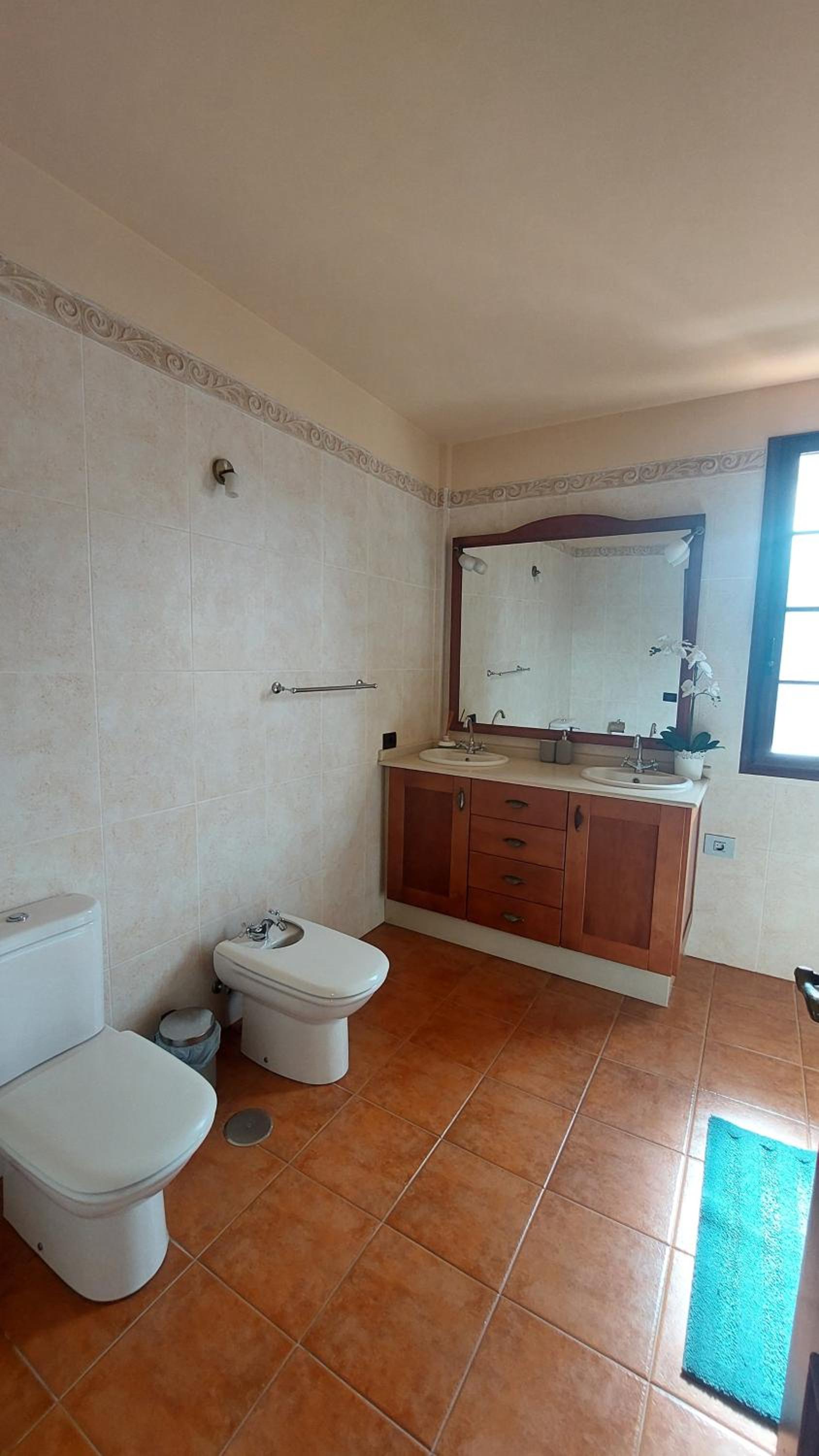 Deluxe Double Room with Private Bathroom and Balcony - Photo 14