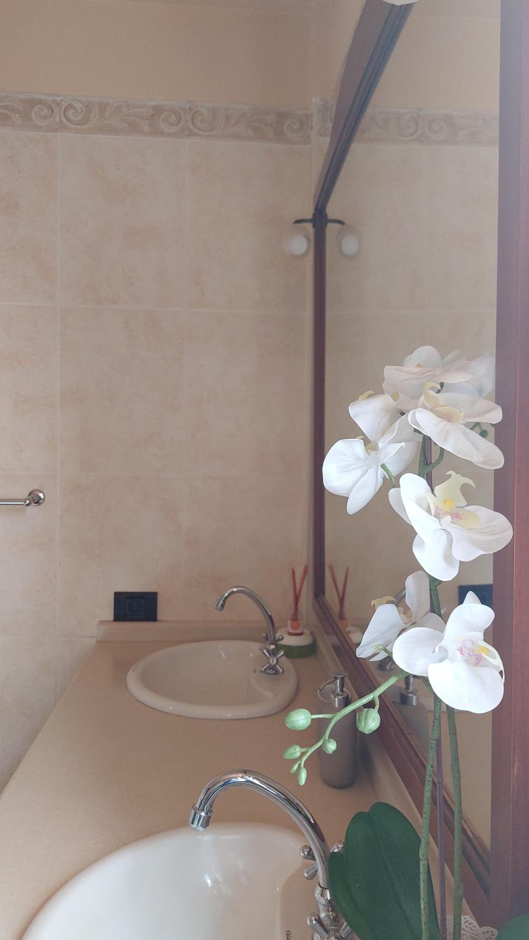 Deluxe Double Room with Private Bathroom and Balcony - Photo 26