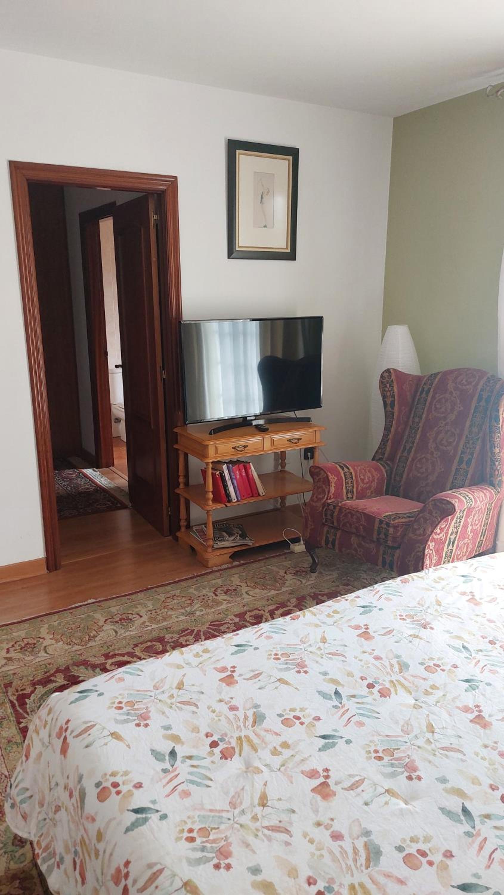Deluxe Double Room with Private Bathroom and Balcony - Photo 18