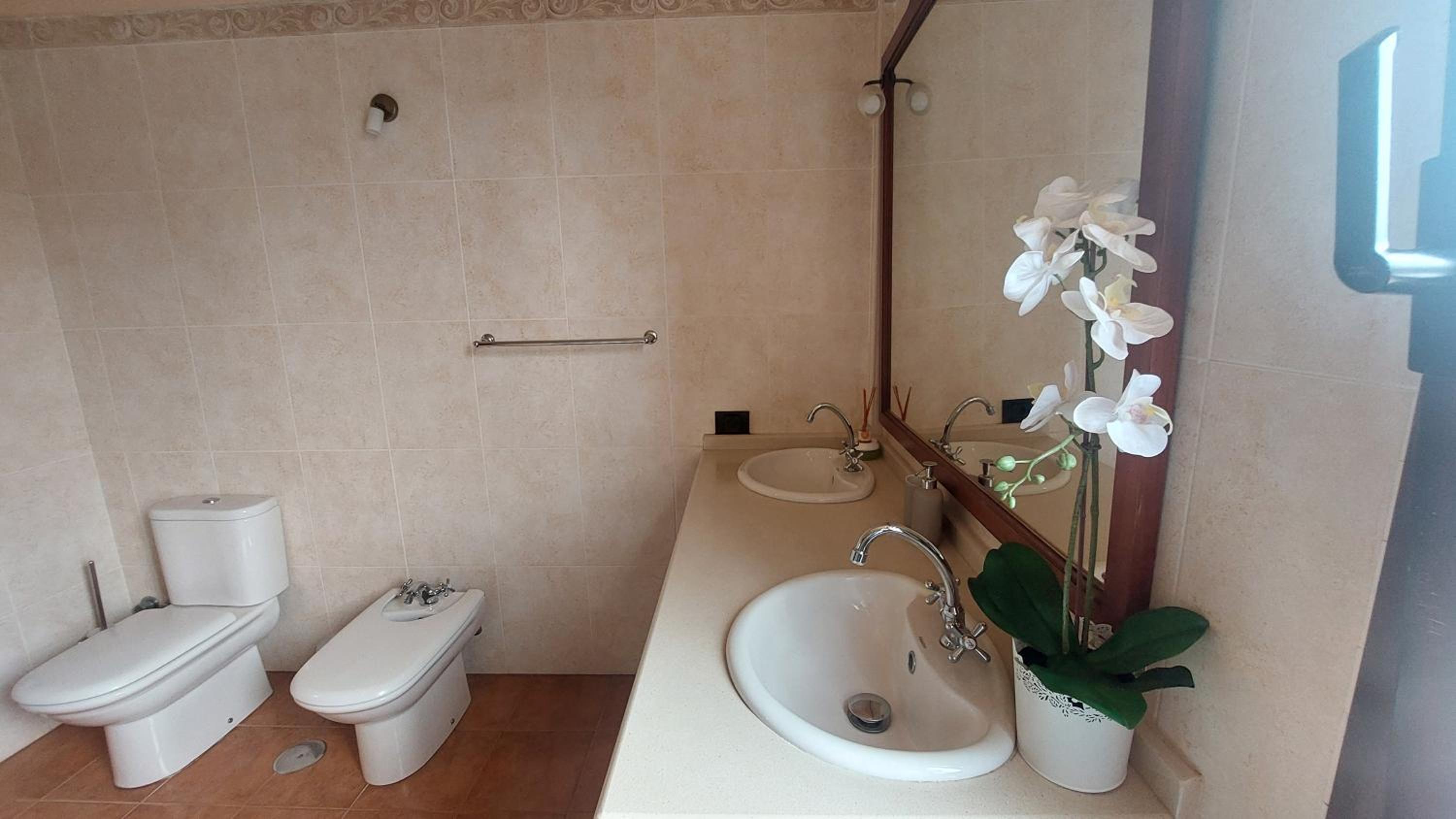 Deluxe Double Room with Private Bathroom and Balcony - Photo 27