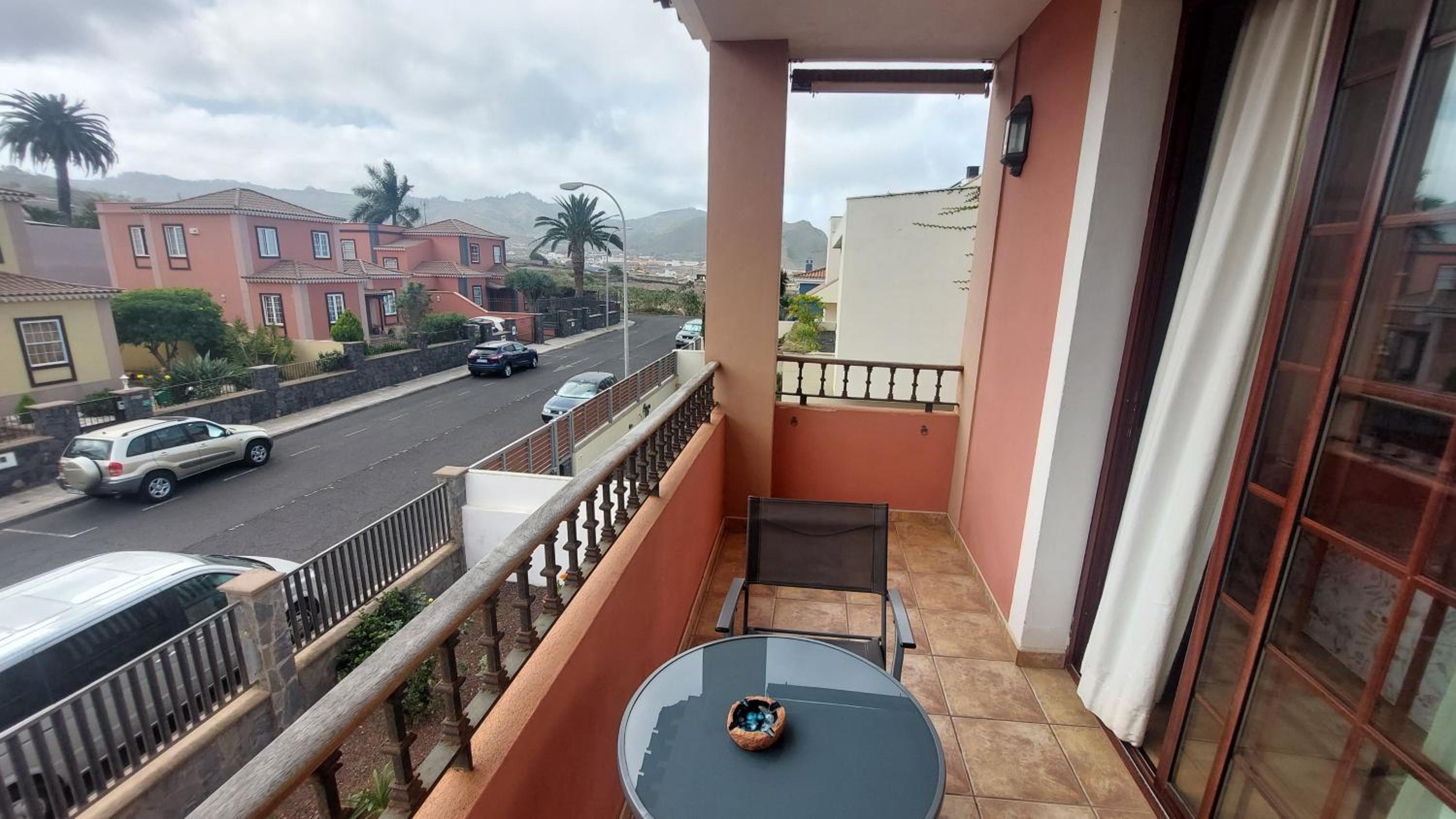 Deluxe Double Room with Private Bathroom and Balcony - Photo 12