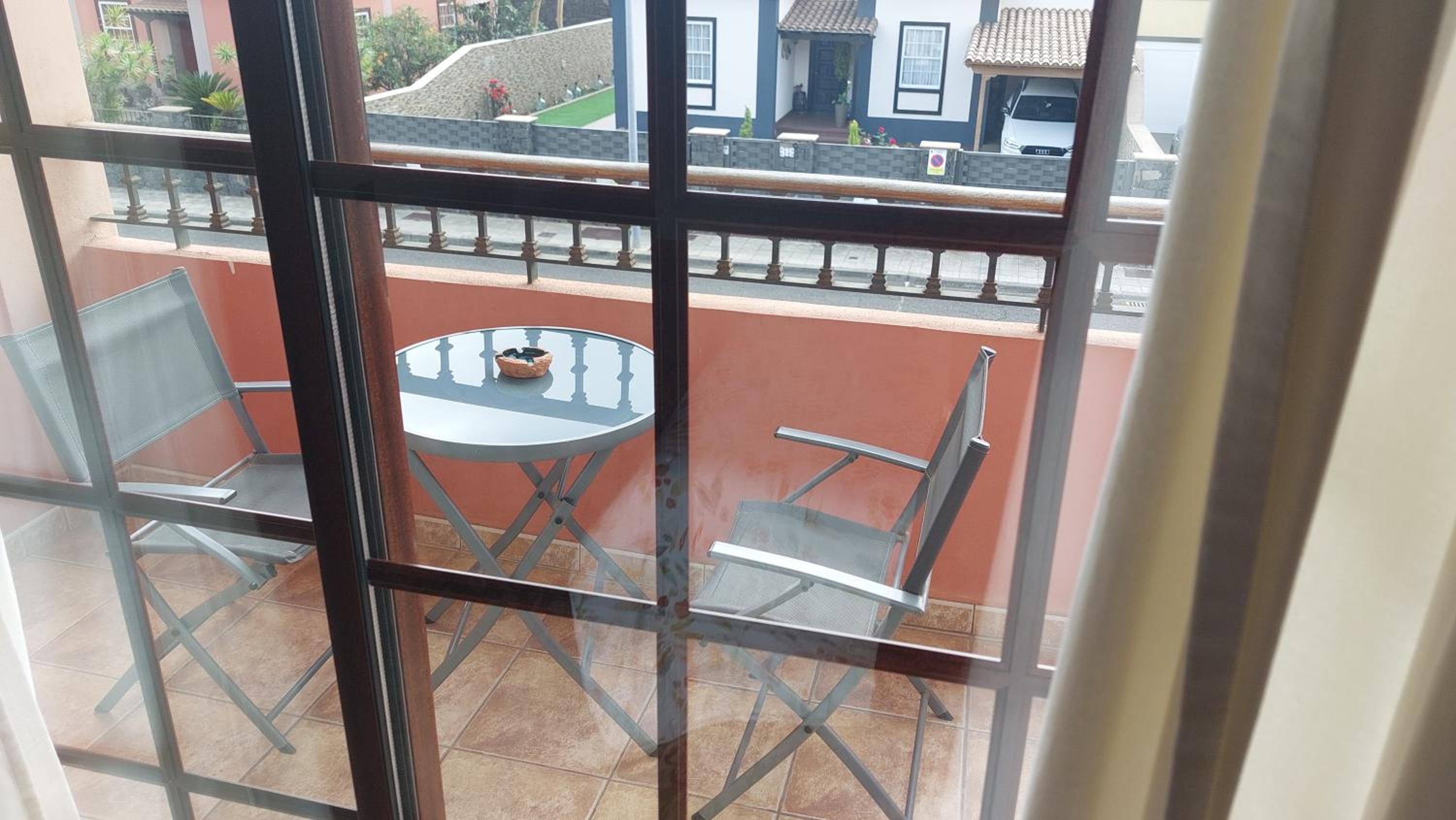 Deluxe Double Room with Private Bathroom and Balcony - Photo 11