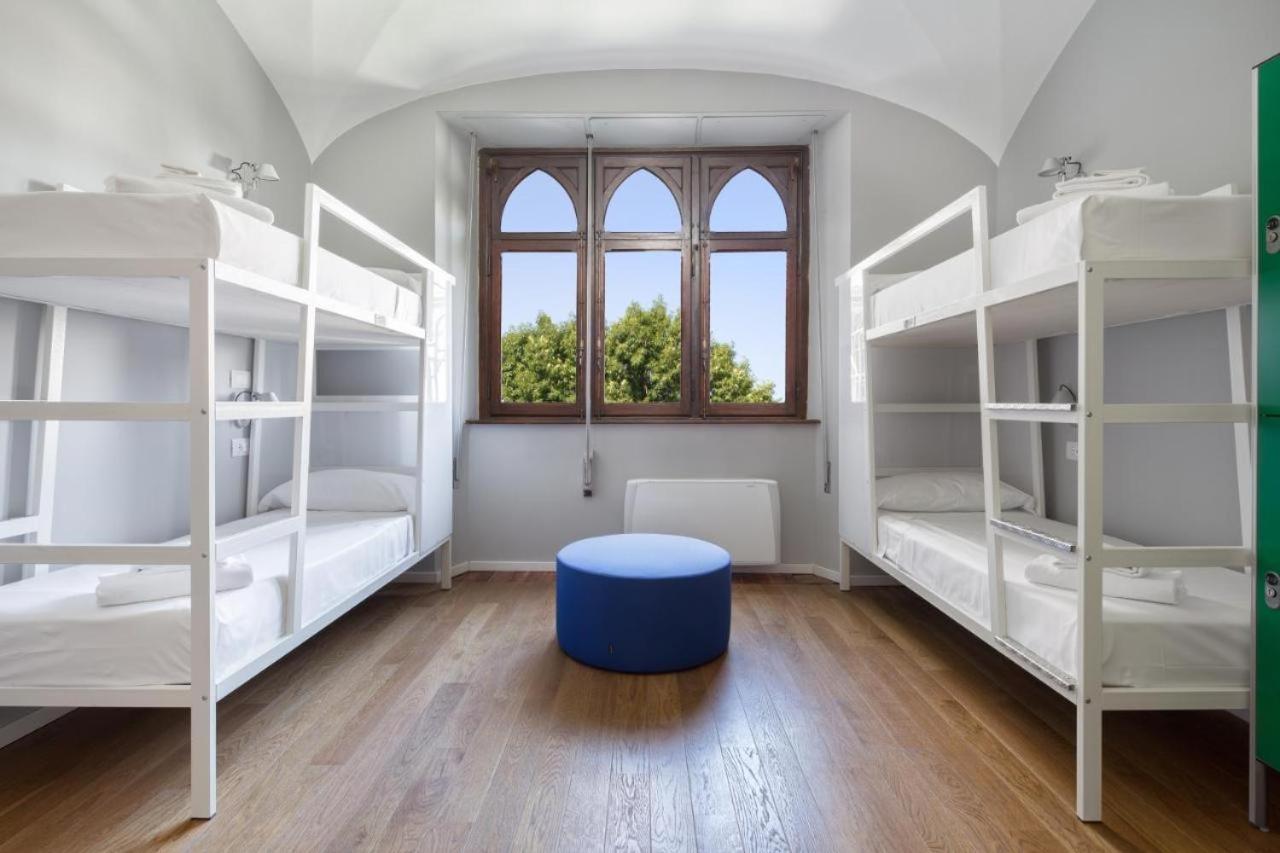 Bed in 6-Bed Female Dormitory Room photo 1