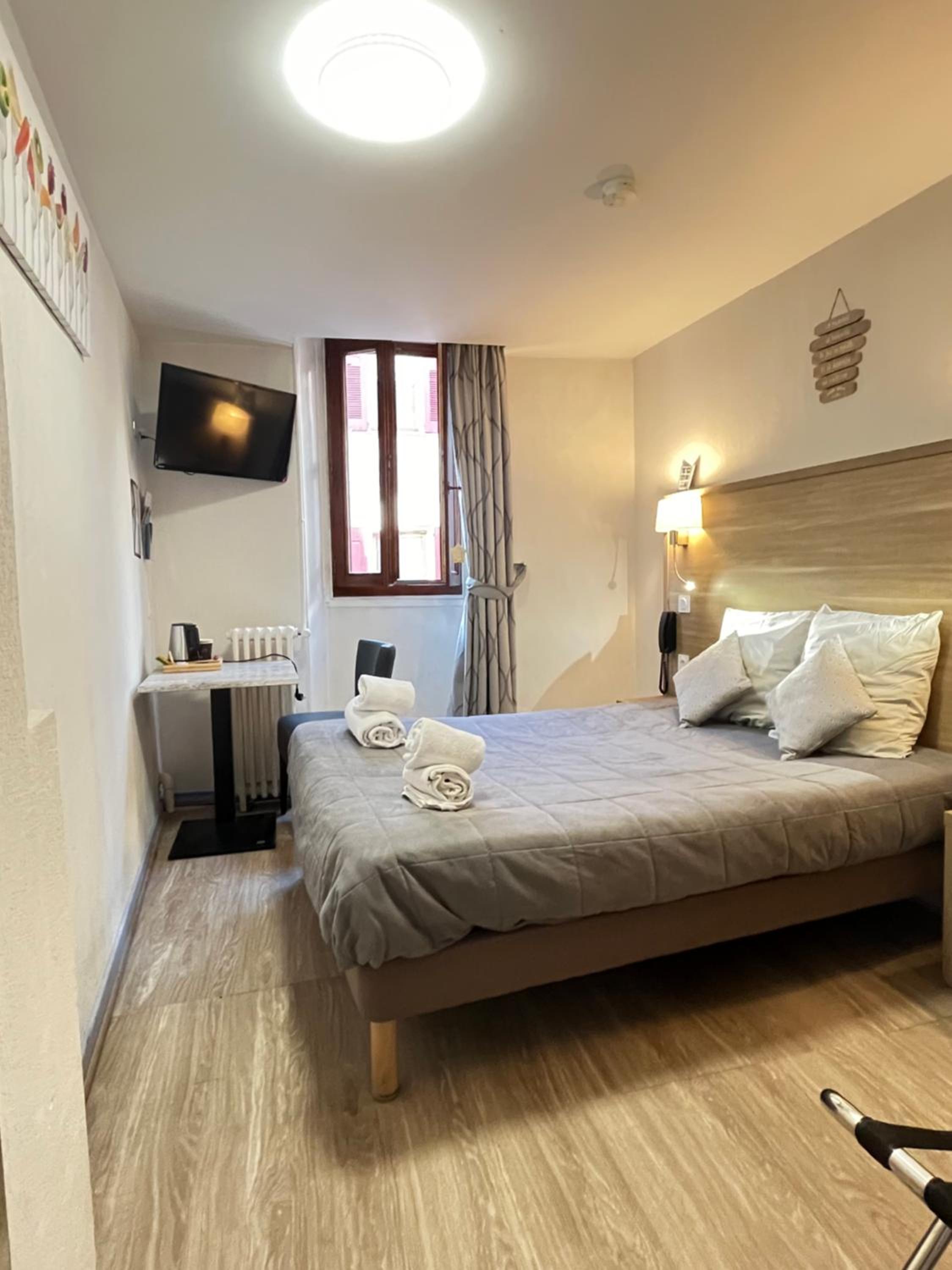 Small Double Room - Photo 7