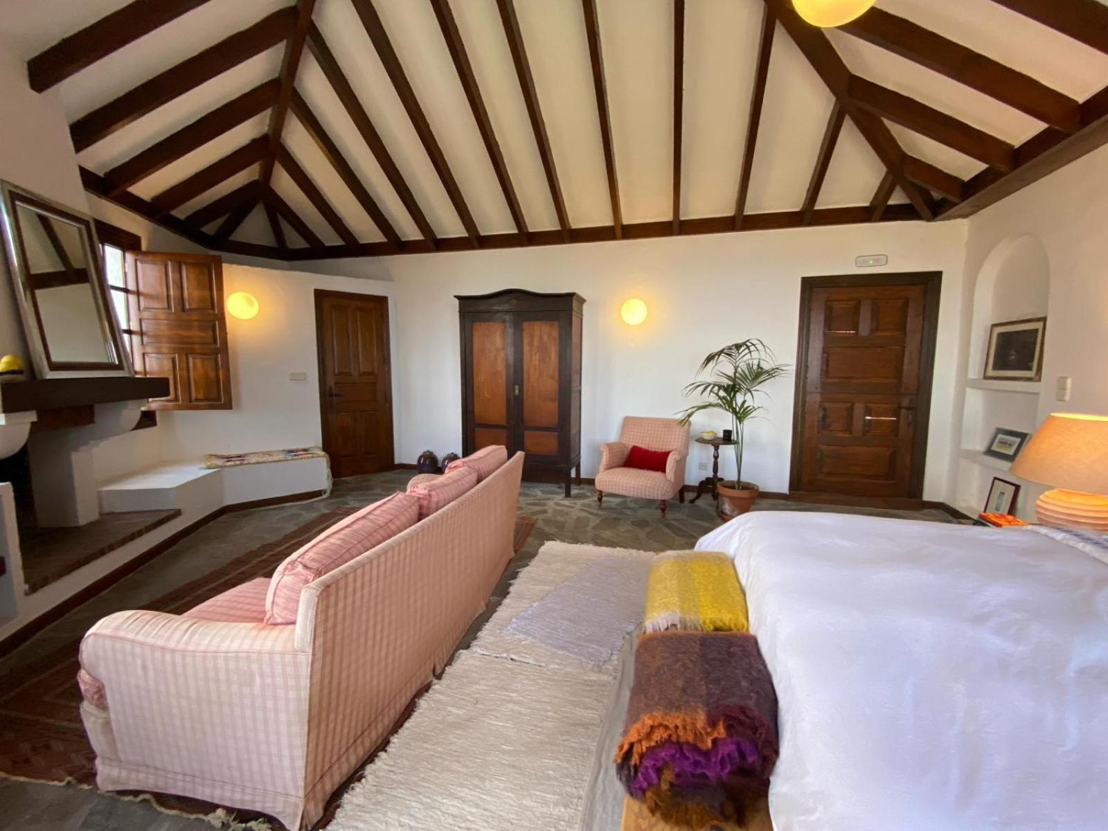 Deluxe Suite #1 with Sea View photo 3