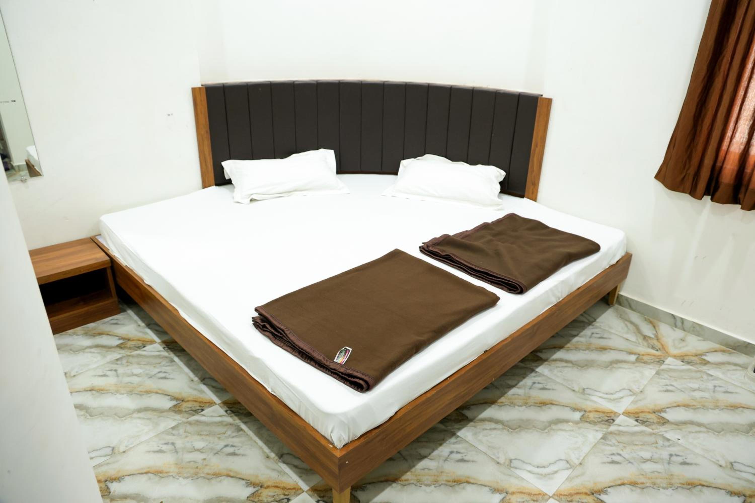 Standard Double Room With Fan photo 1