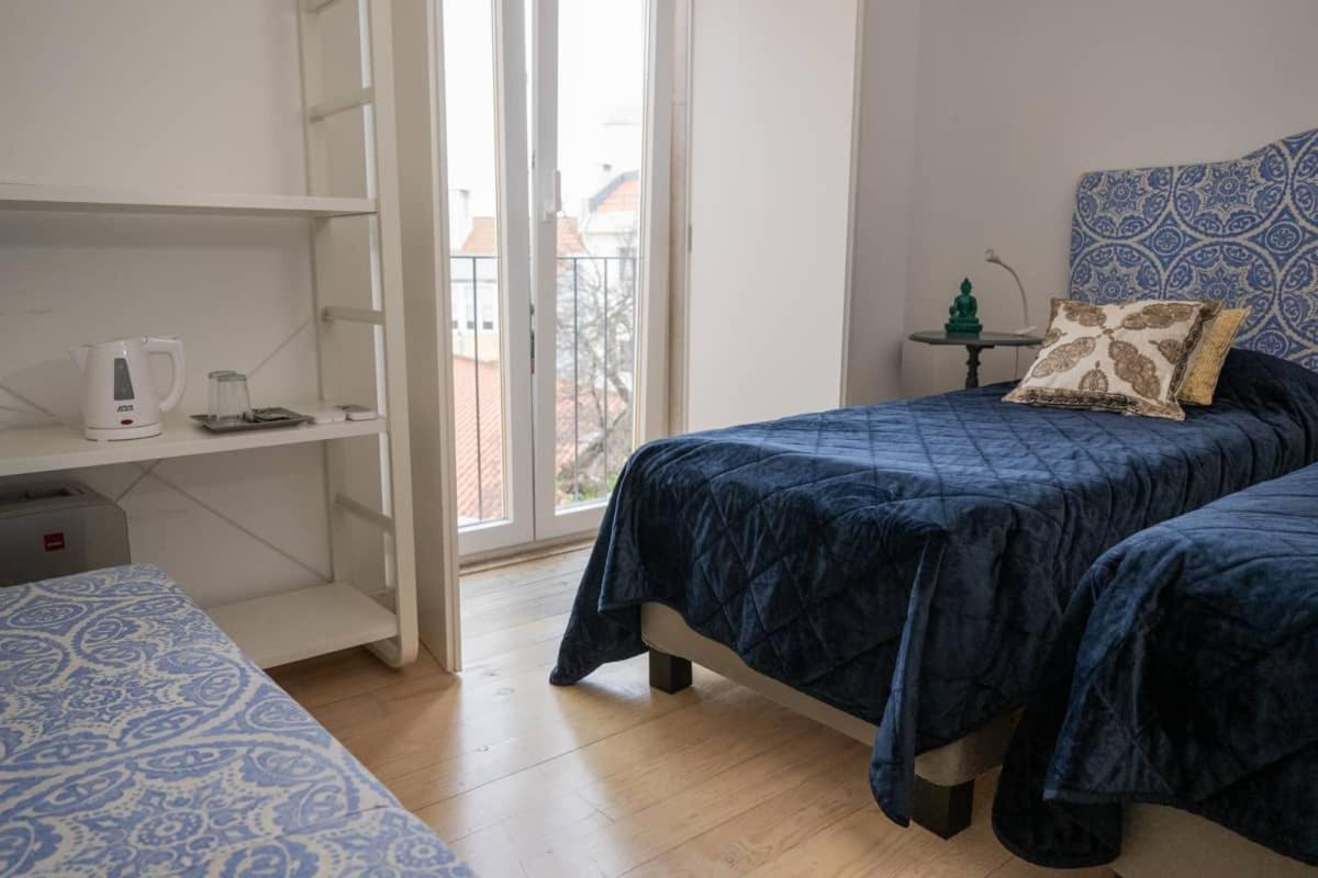 Twin Room with City View - Photo 7