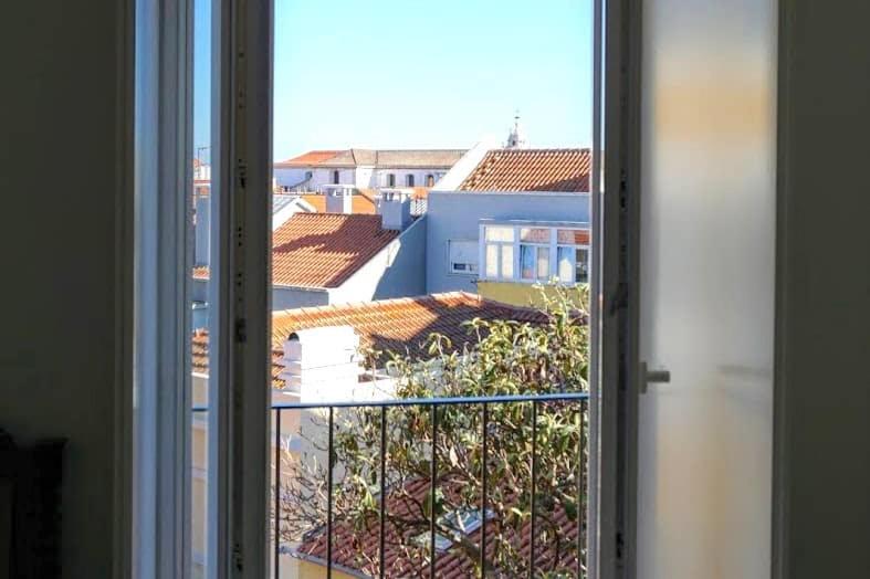Twin Room with City View - Photo 3