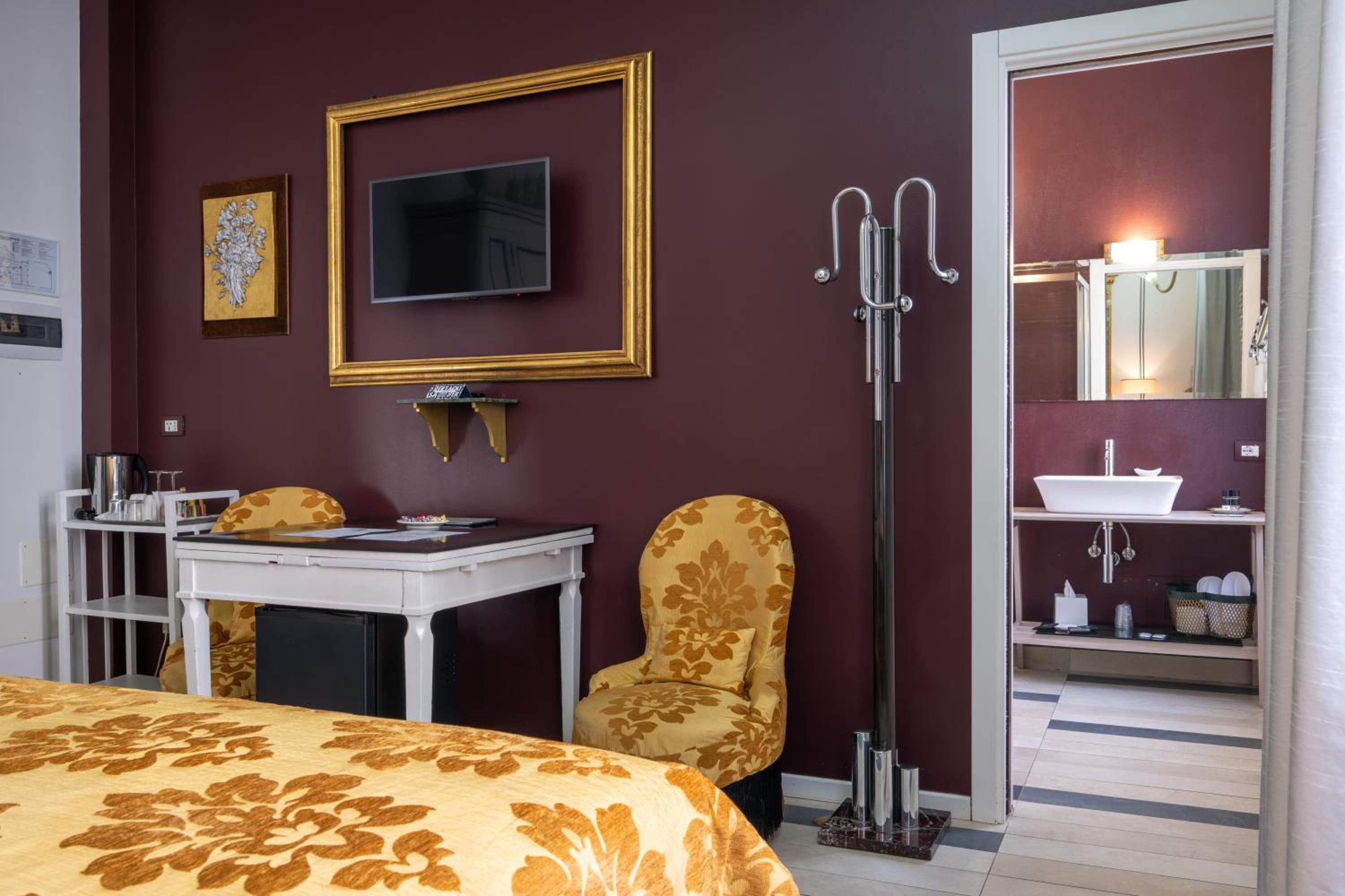 Deluxe Double or Twin Room - Photo 17