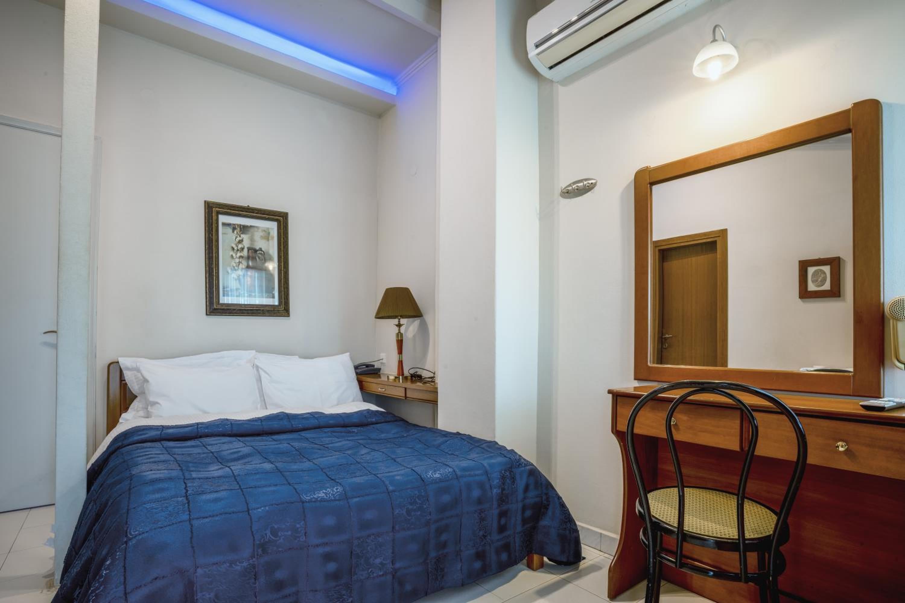Double Room - Photo 14