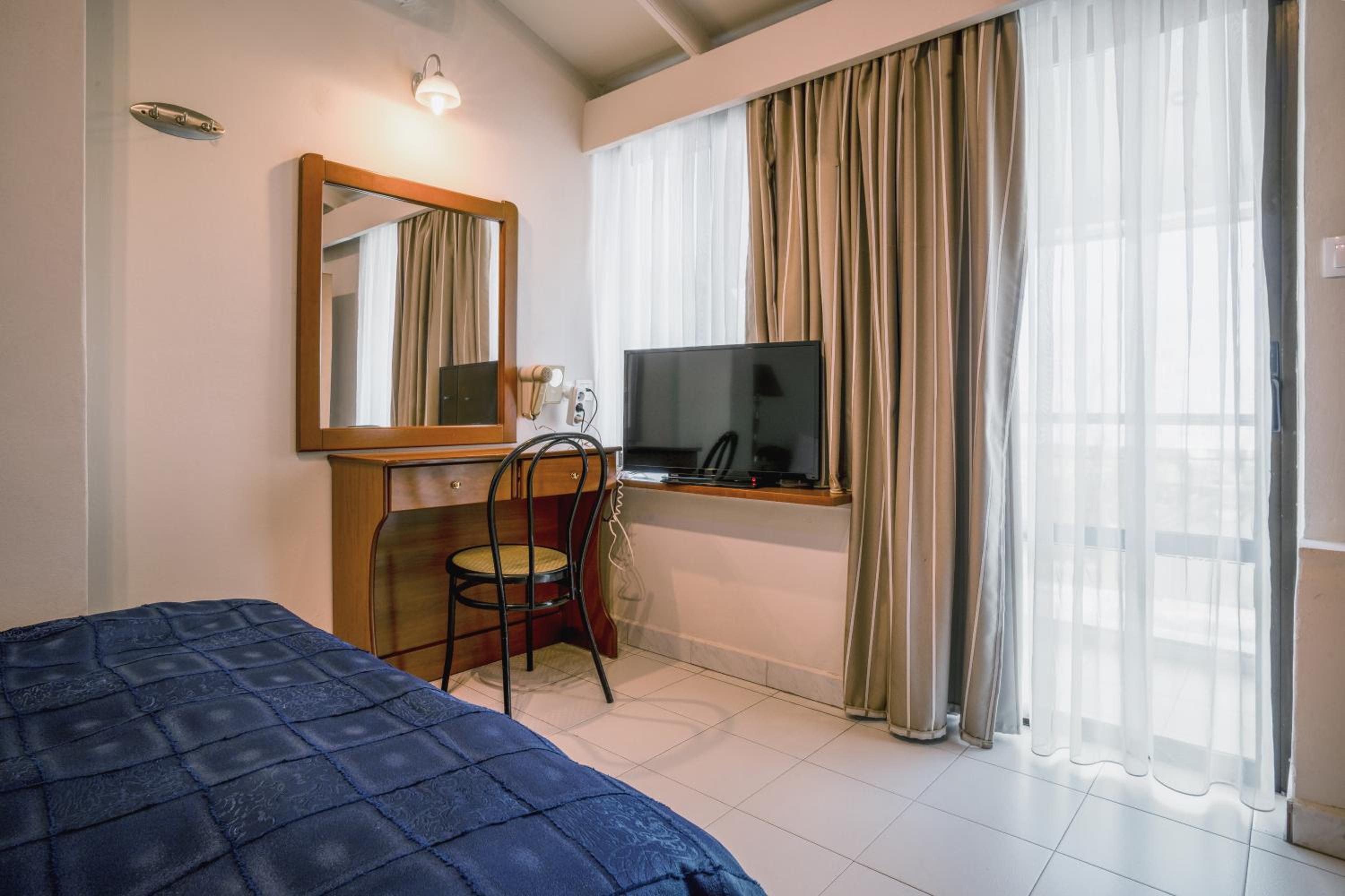 Double Room - Photo 13