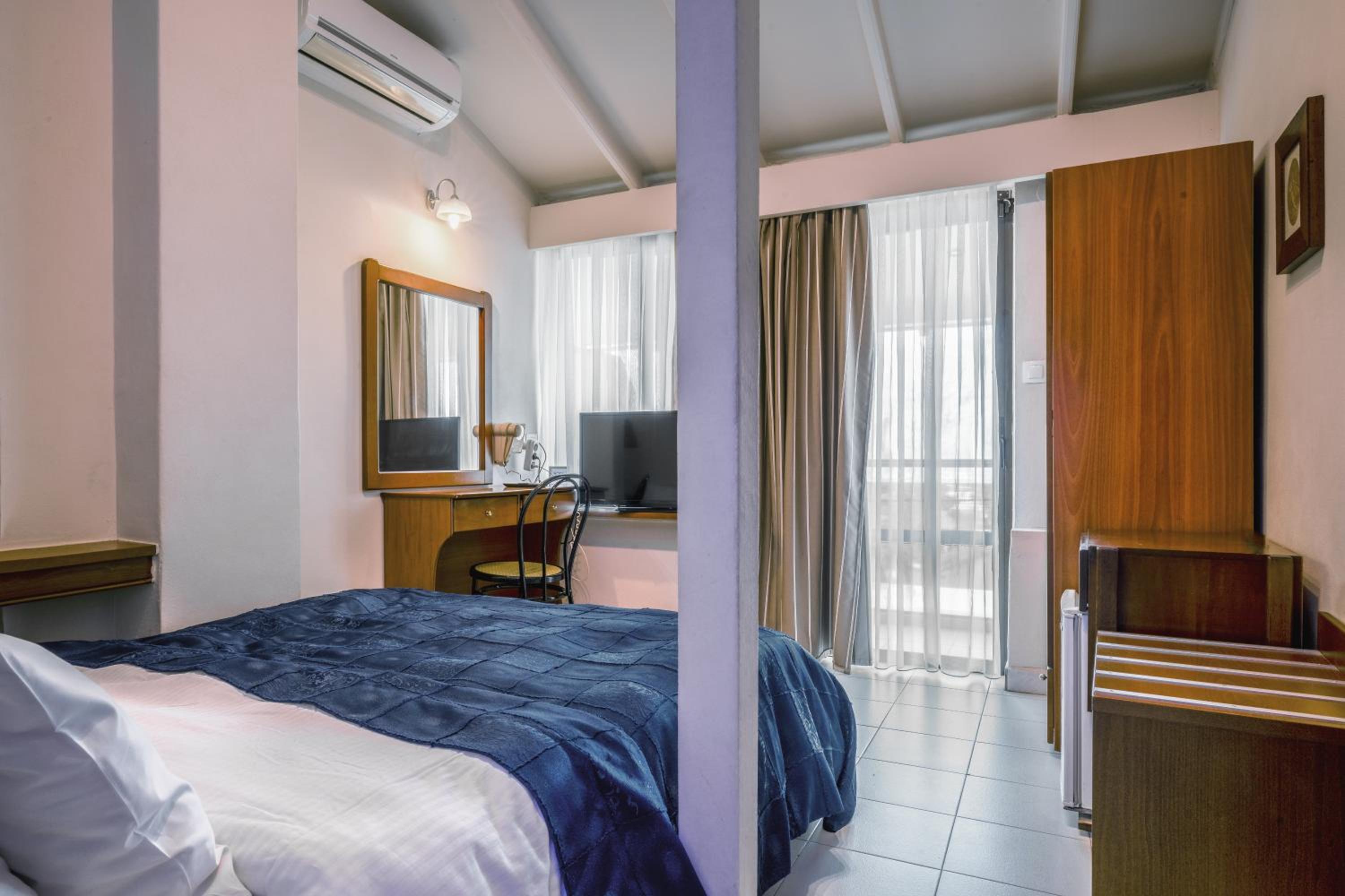Double Room - Photo 12