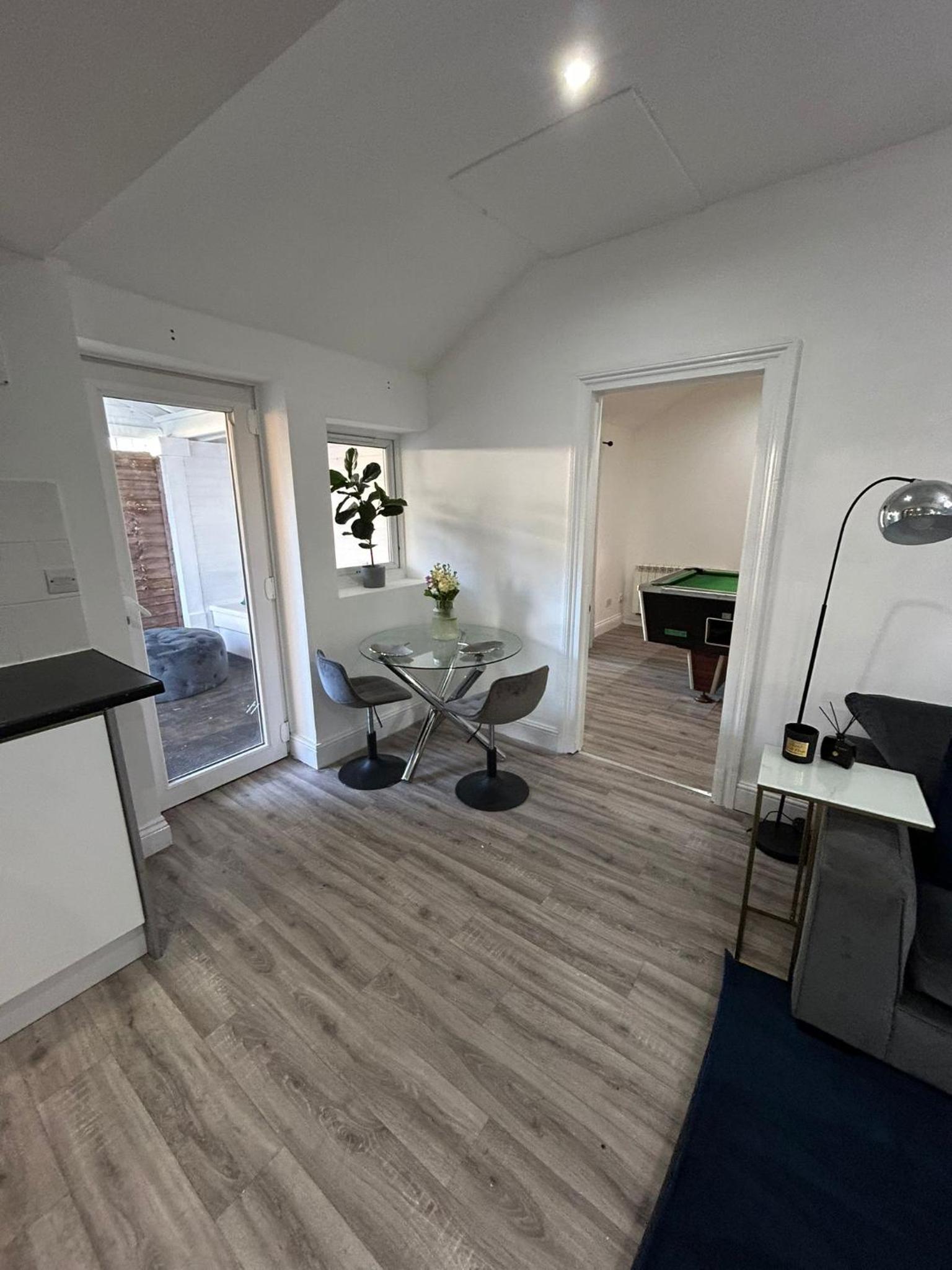 One-Bedroom House photo 2