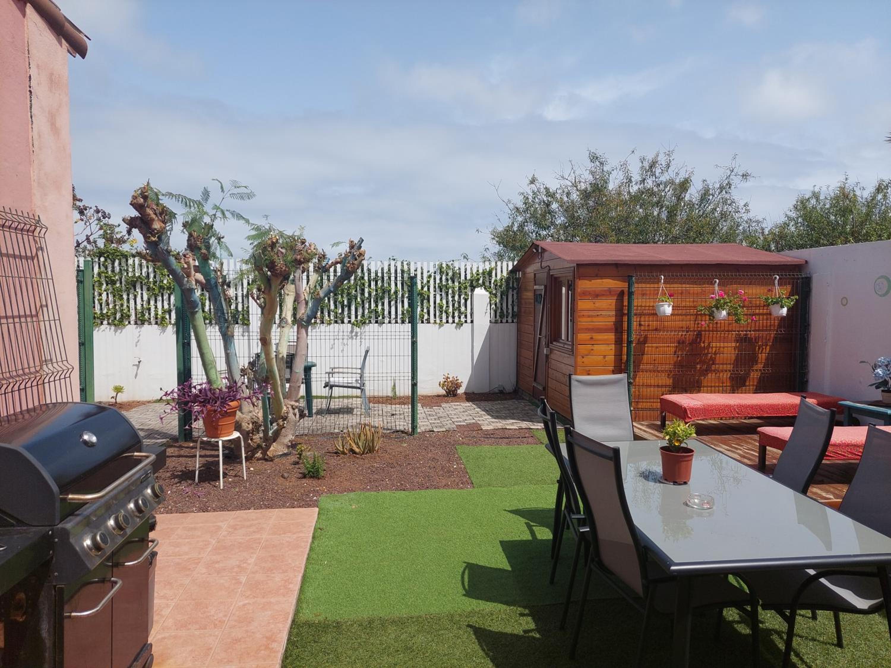 Deluxe Double Room with Private Bathroom and Balcony - Photo 8