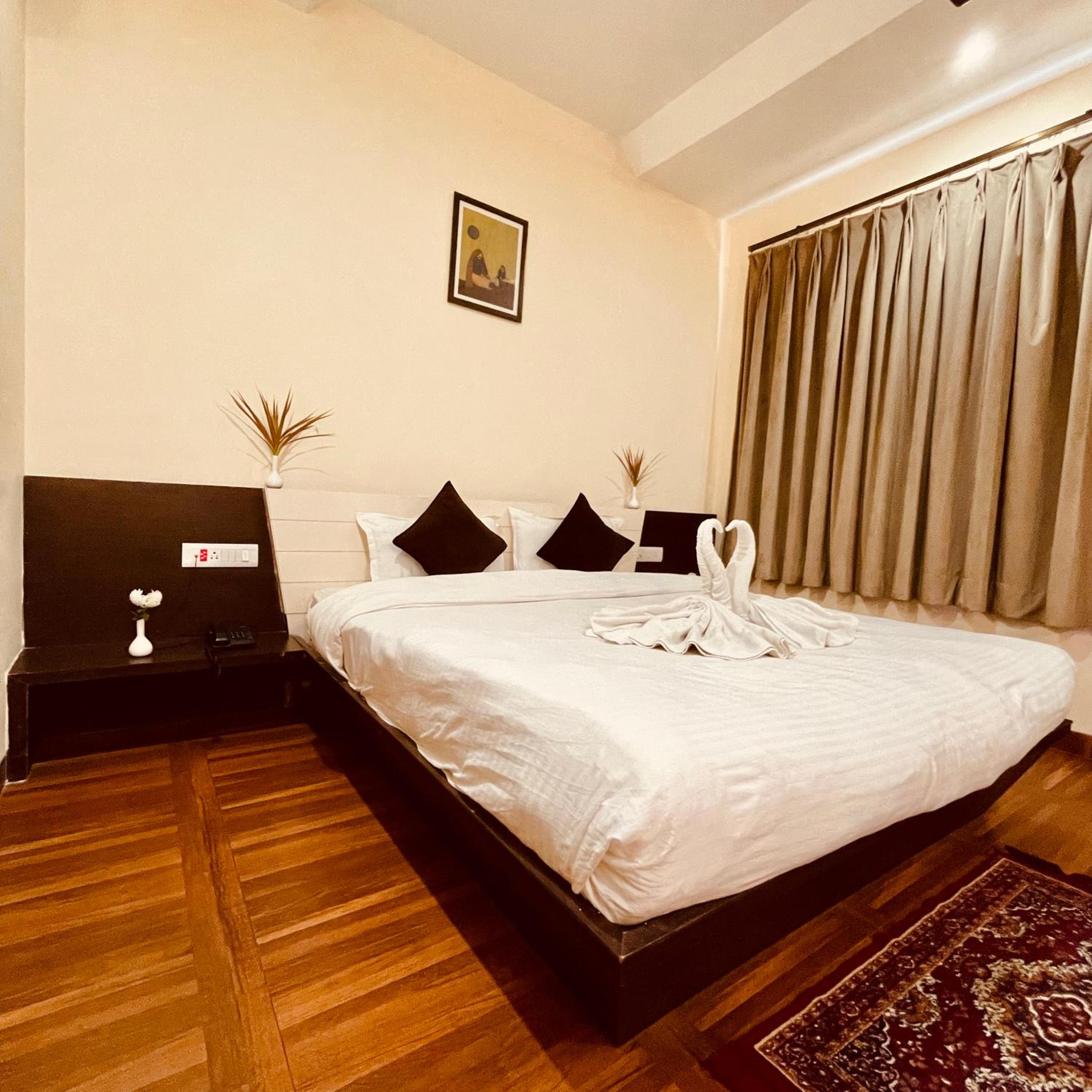 Deluxe King Room photo 1